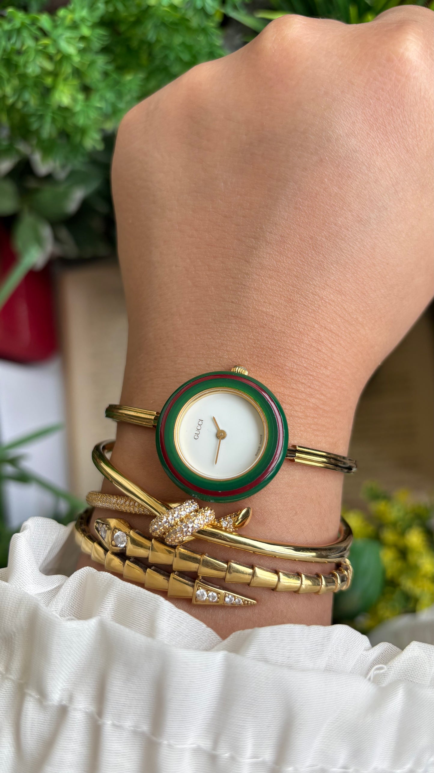 Vintage Gucci 1100L Interchangeable Bezel Set Bangle Watch in Gold Tone Comes With Rare VIP Velvet Box and Metal Gold Ring
