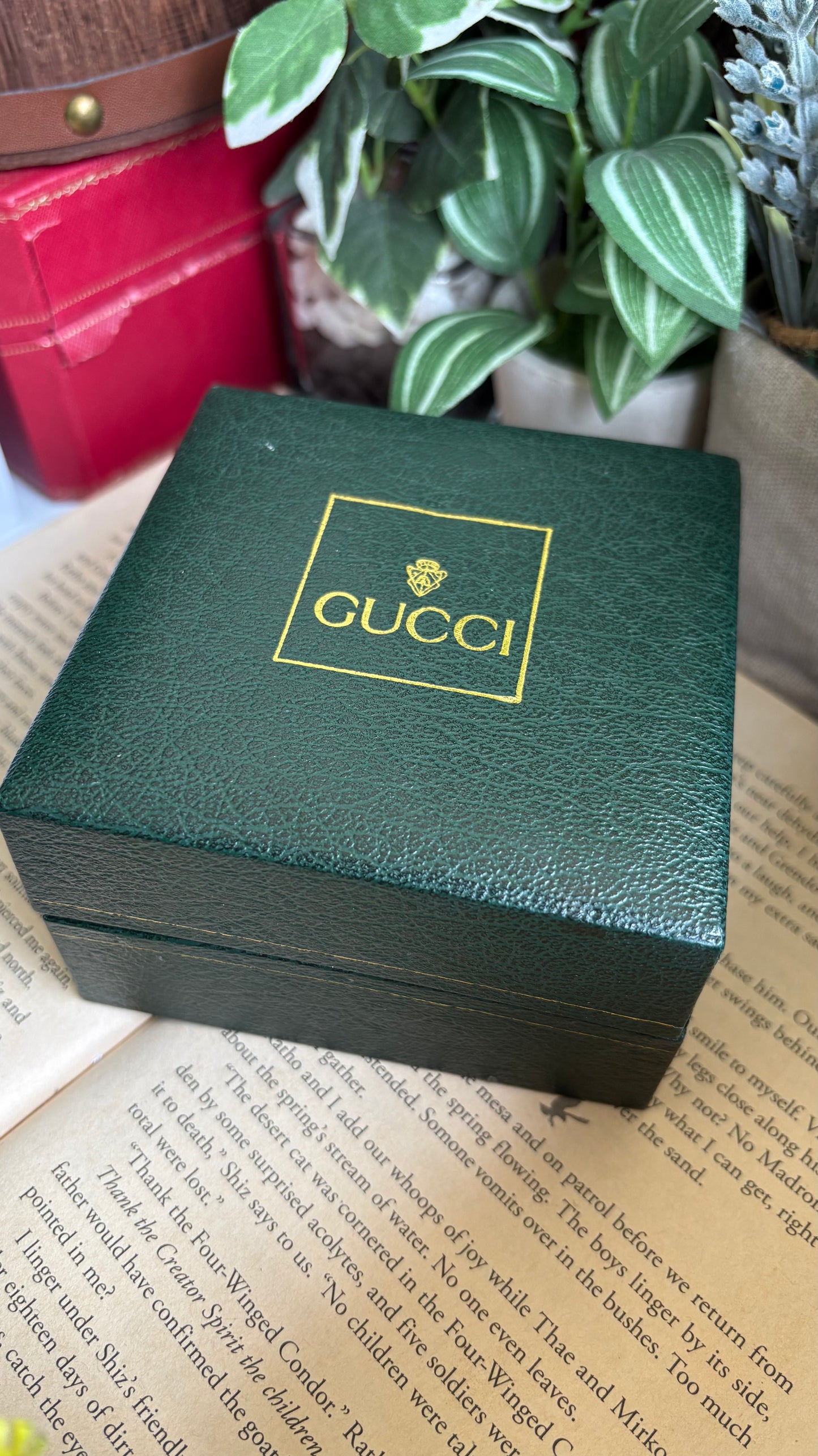 Vintage Gucci 1100L Interchangeable Bezel Set Bangle Watch in Gold Tone with Authenticity Card