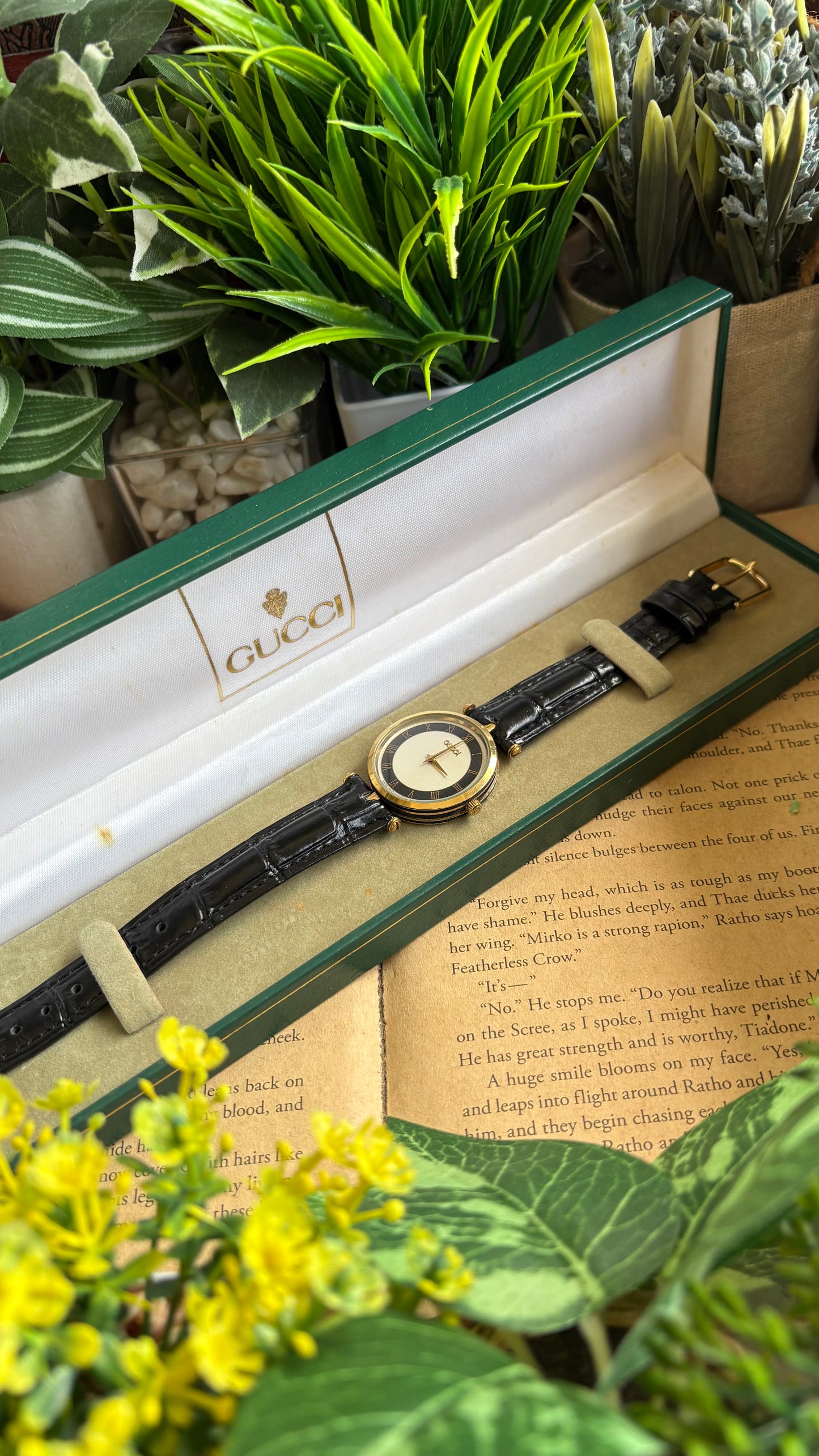 Vintage Gucci Watch in Black Leather Strap with Original Gucci Box