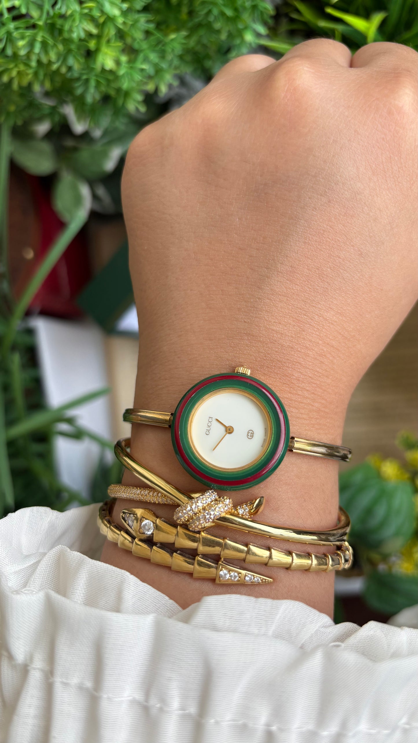 Vintage Gucci 1100L Interchangeable Bezel Set Bangle Watch in Gold Tone with Authenticity Card