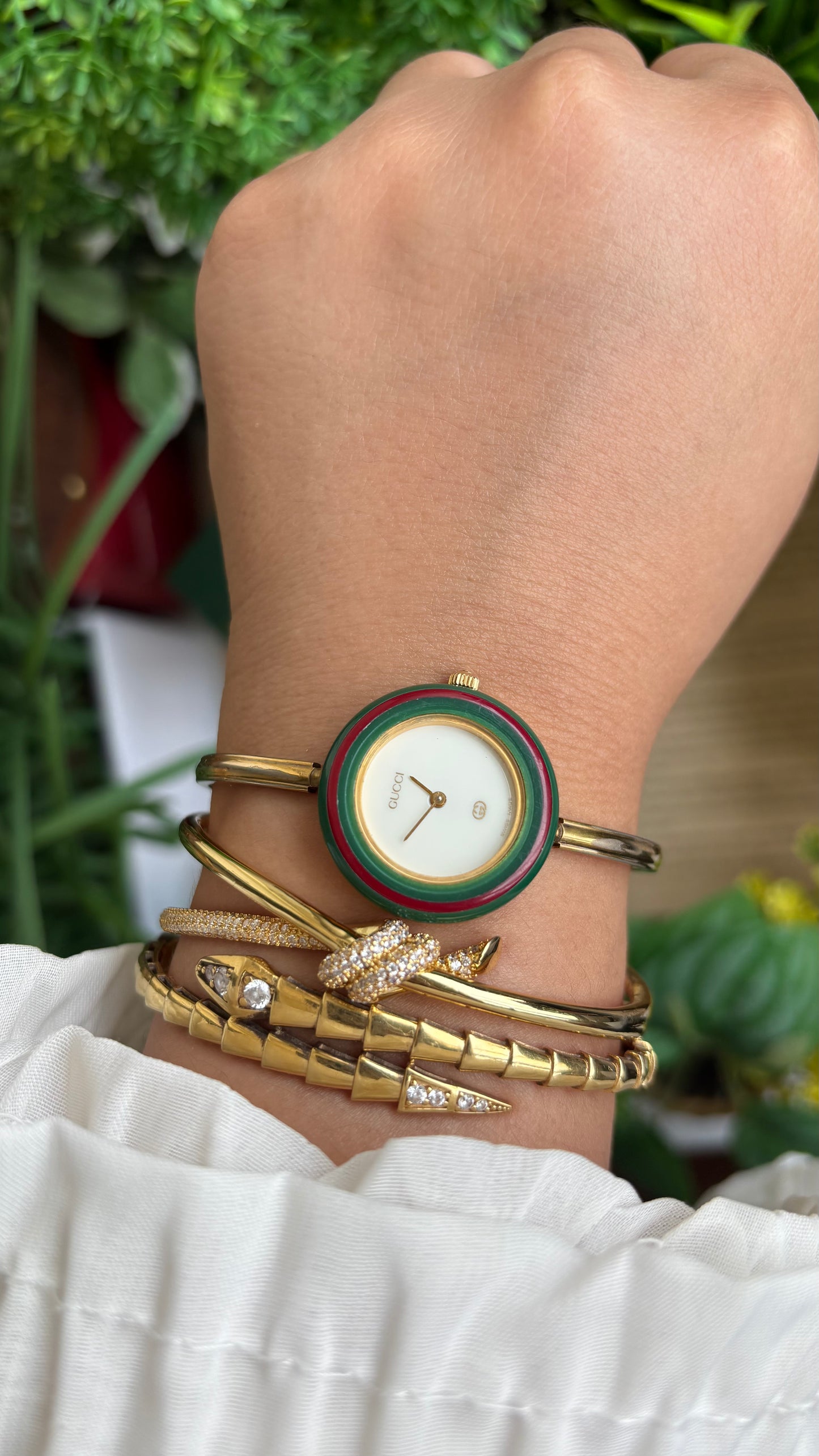 Vintage Gucci 1100L Interchangeable Bezel Set Bangle Watch in Gold Tone with Authenticity Card