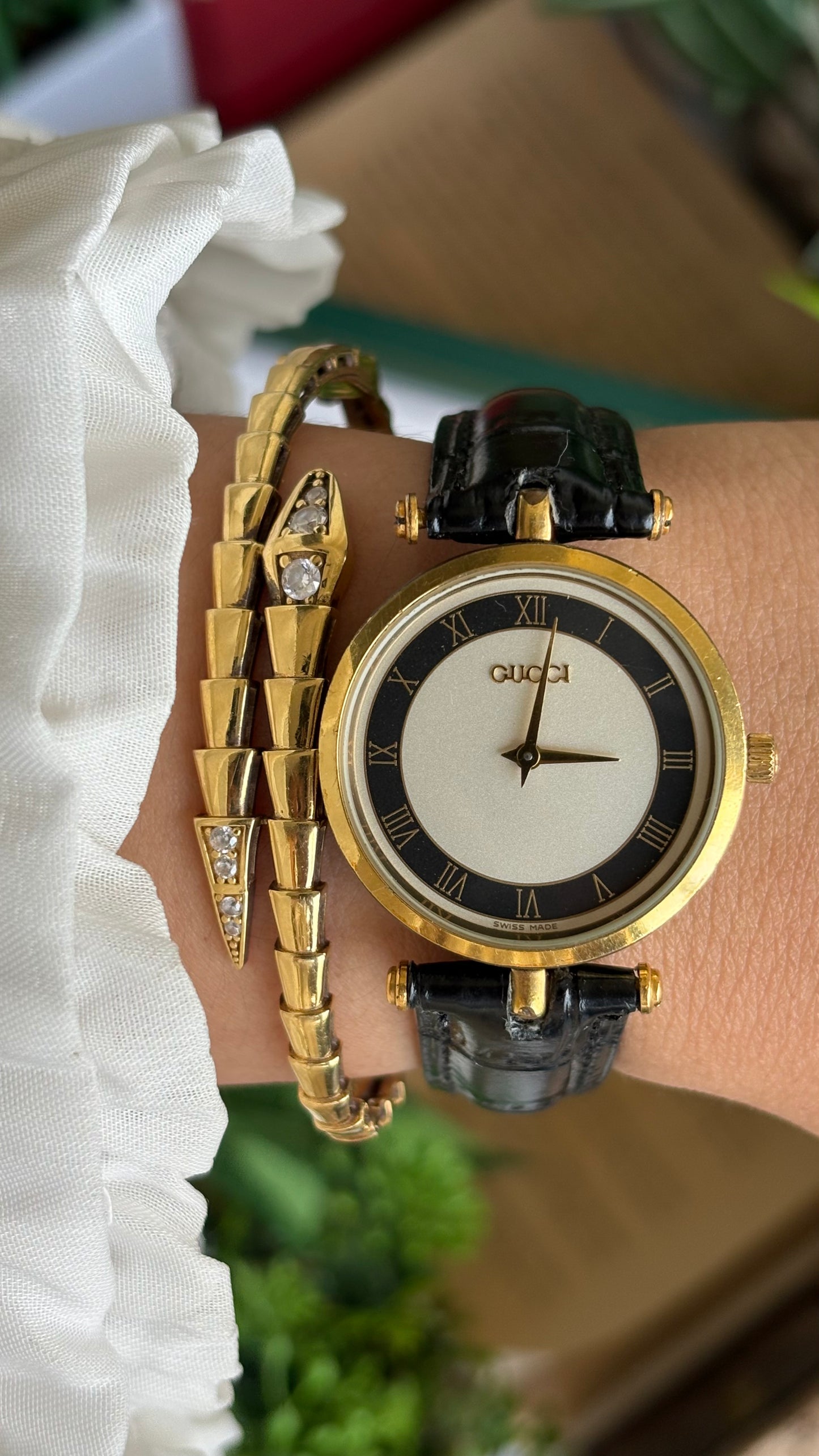 Vintage Gucci Watch in Black Leather Strap with Original Gucci Box