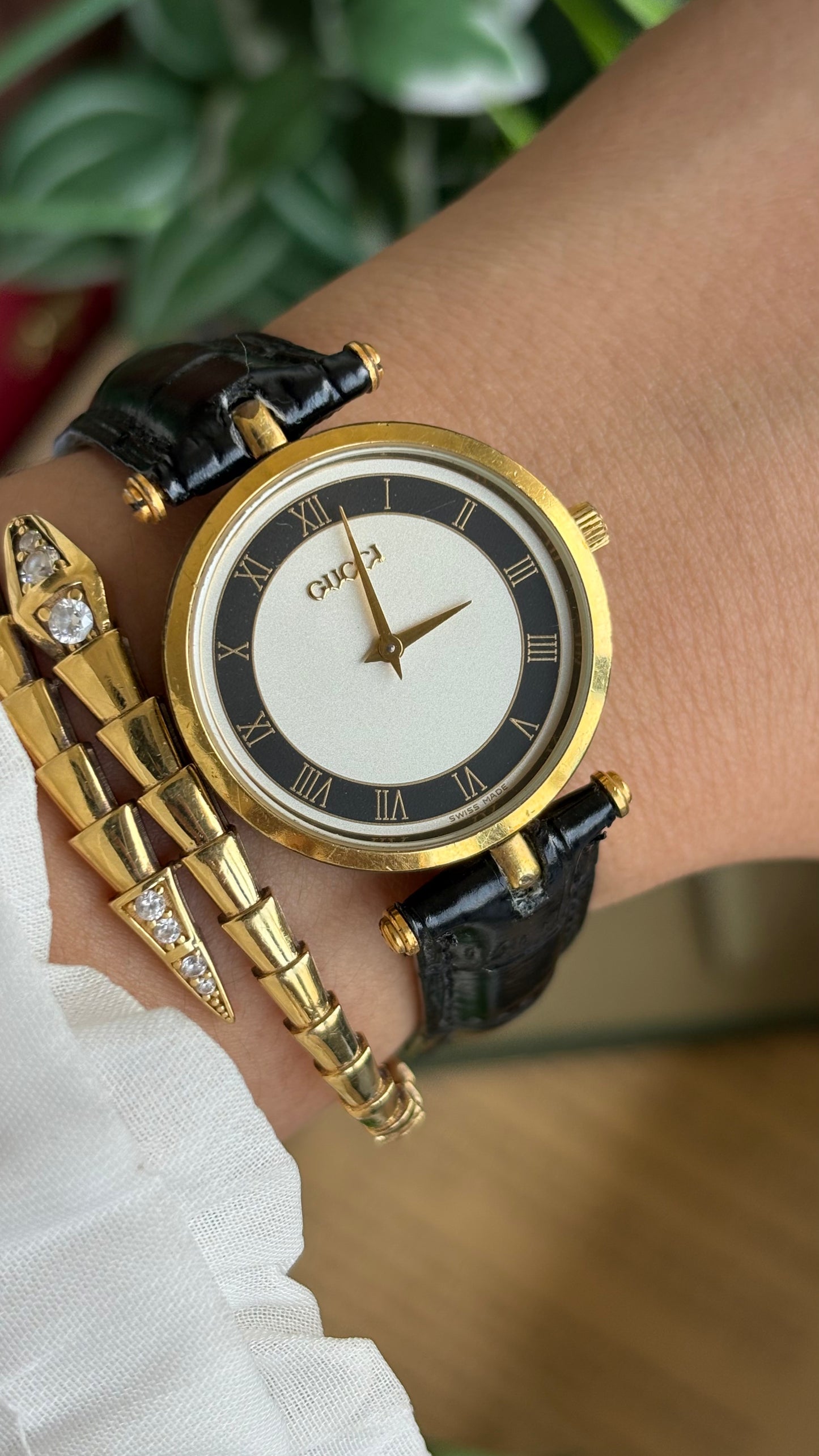 Vintage Gucci Watch in Black Leather Strap with Original Gucci Box