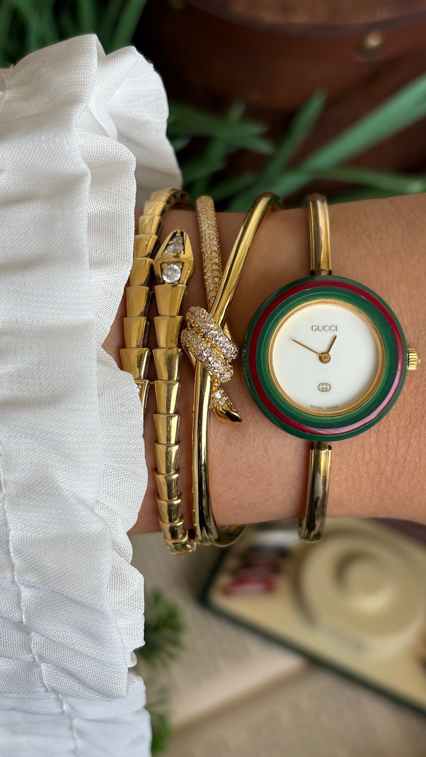 Vintage Gucci 1100L Interchangeable Bezel Set Bangle Watch in Gold Tone with Authenticity Card