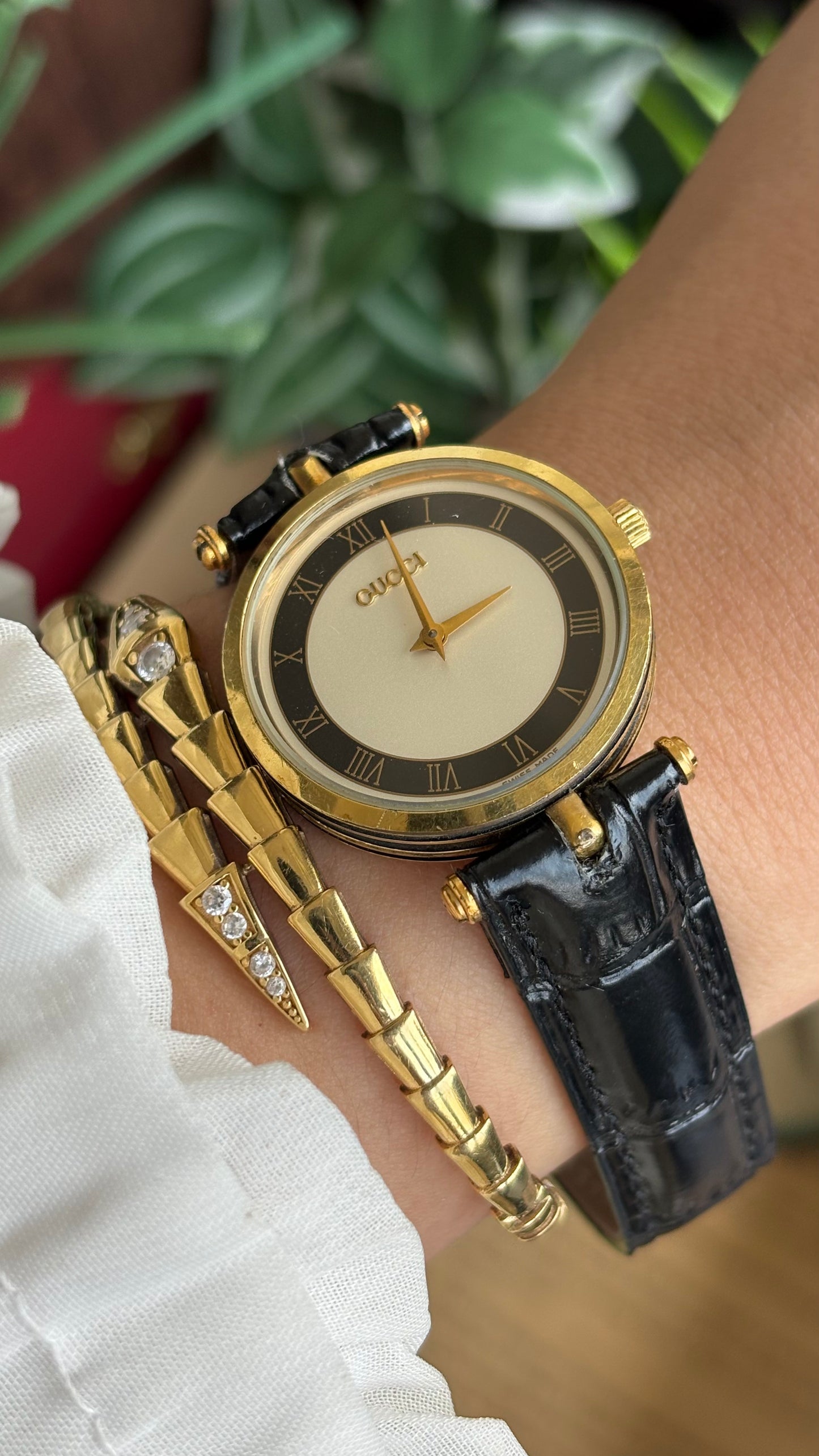 Vintage Gucci Watch in Black Leather Strap with Original Gucci Box