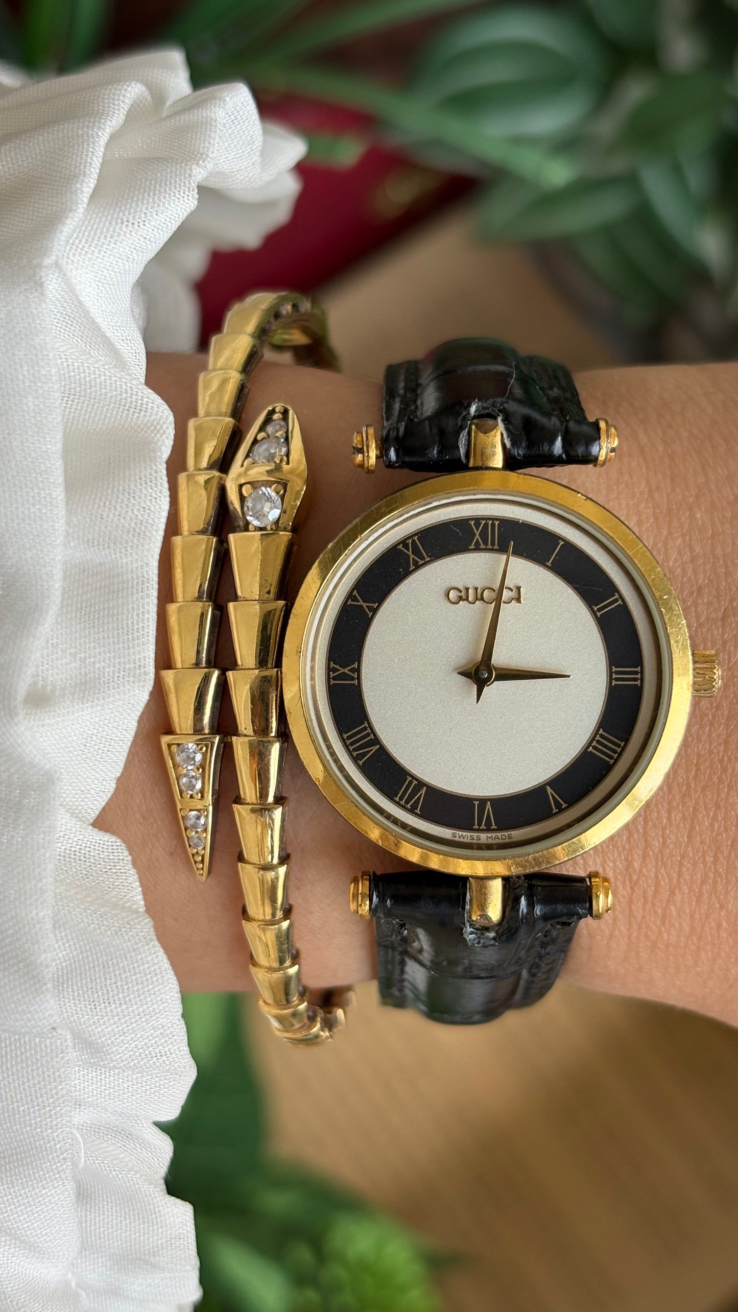 Vintage Gucci Watch in Black Leather Strap with Original Gucci Box