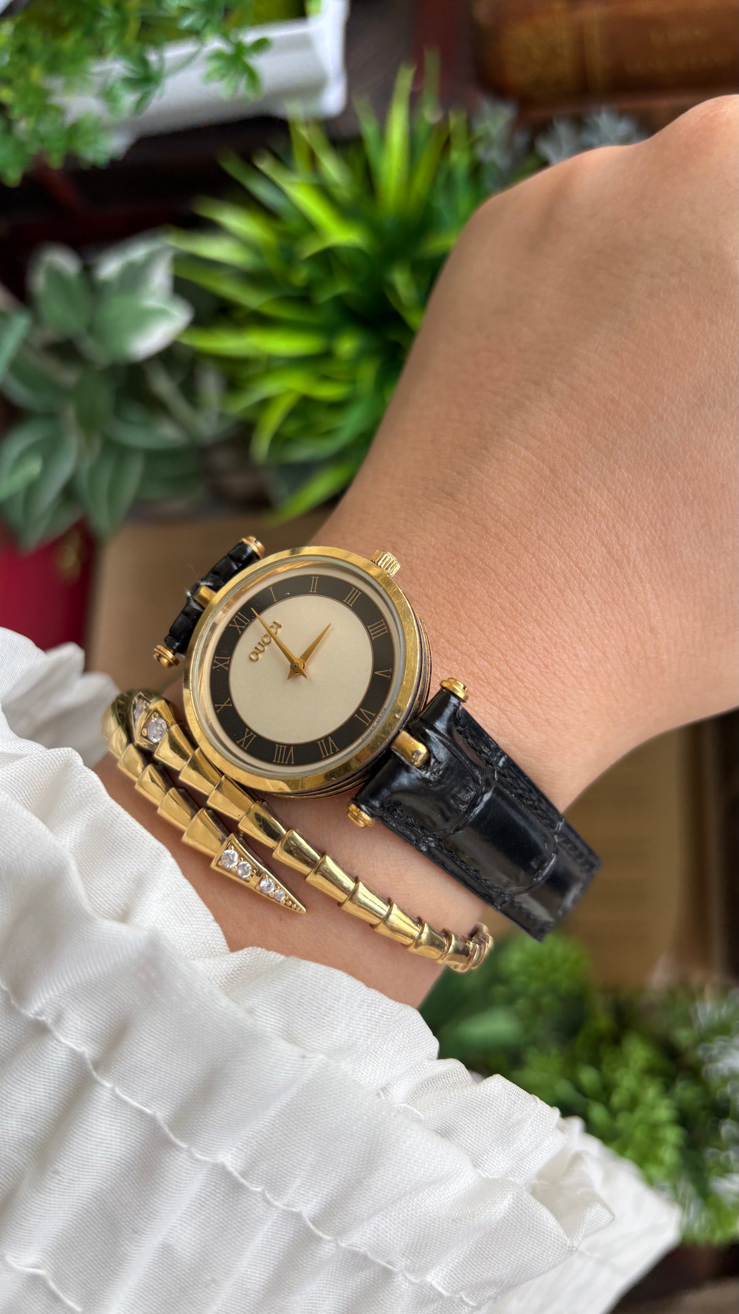 Vintage Gucci Watch in Black Leather Strap with Original Gucci Box