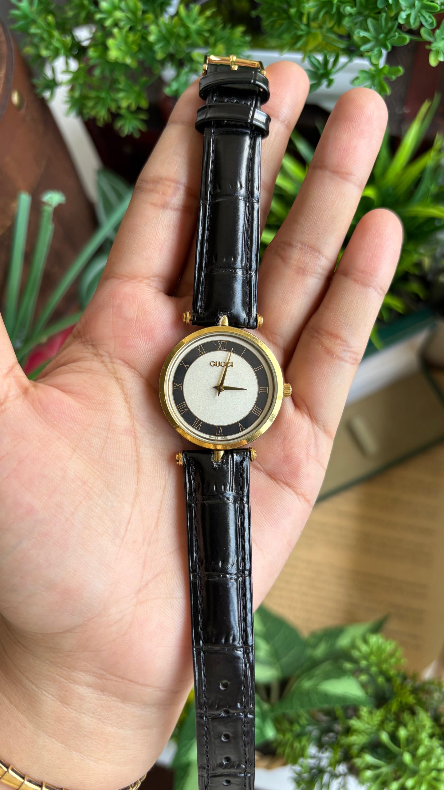 Vintage Gucci Watch in Black Leather Strap with Original Gucci Box