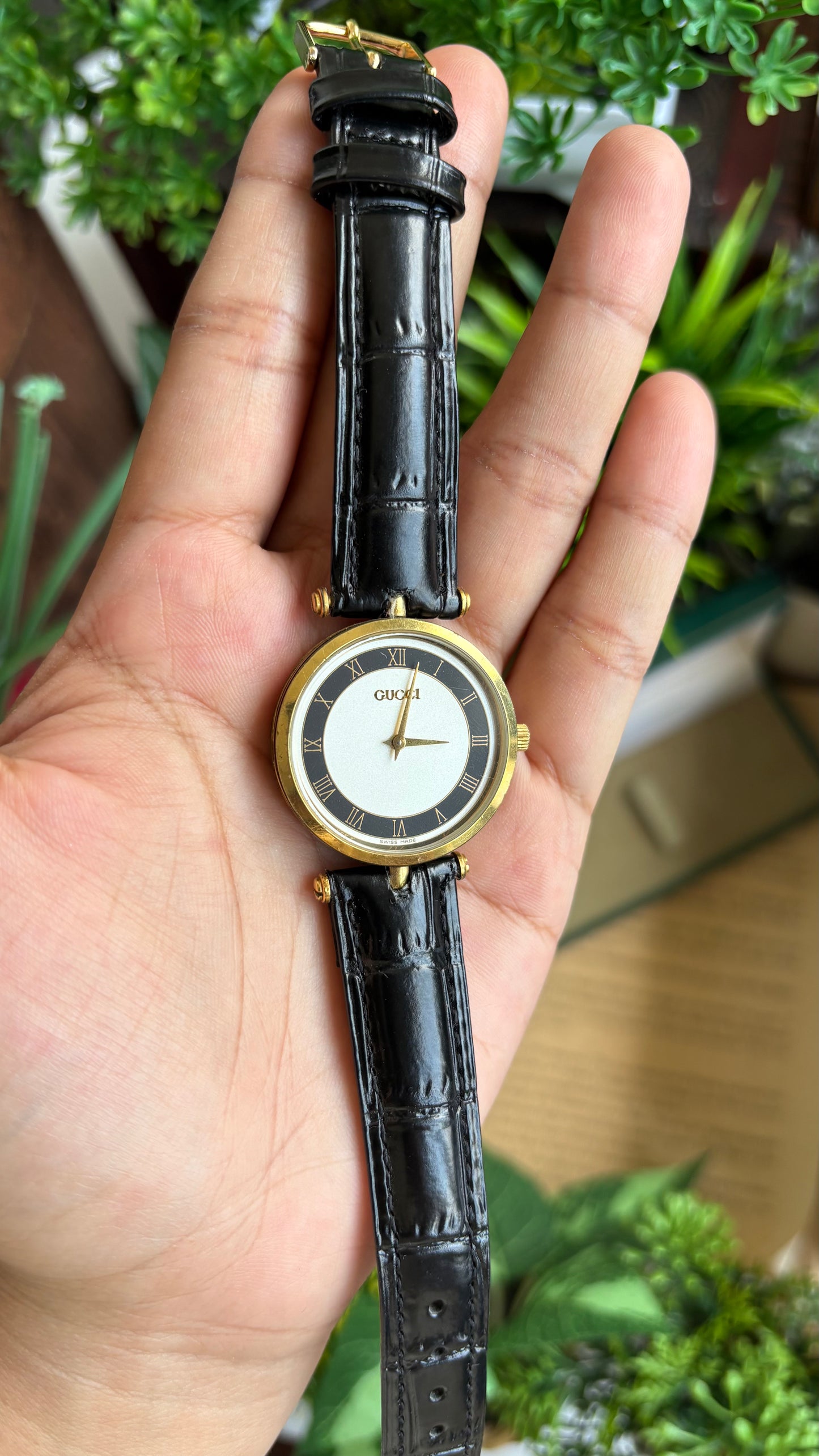 Vintage Gucci Watch in Black Leather Strap with Original Gucci Box