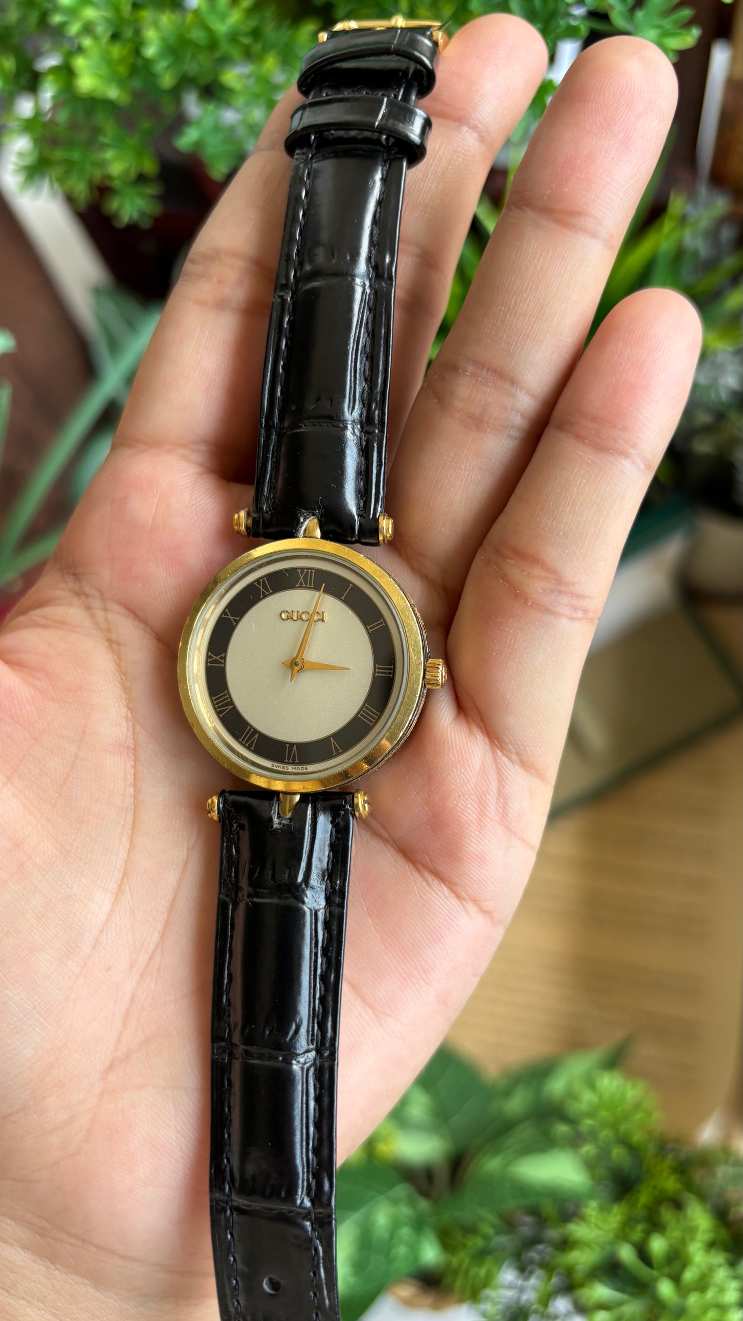Vintage Gucci Watch in Black Leather Strap with Original Gucci Box