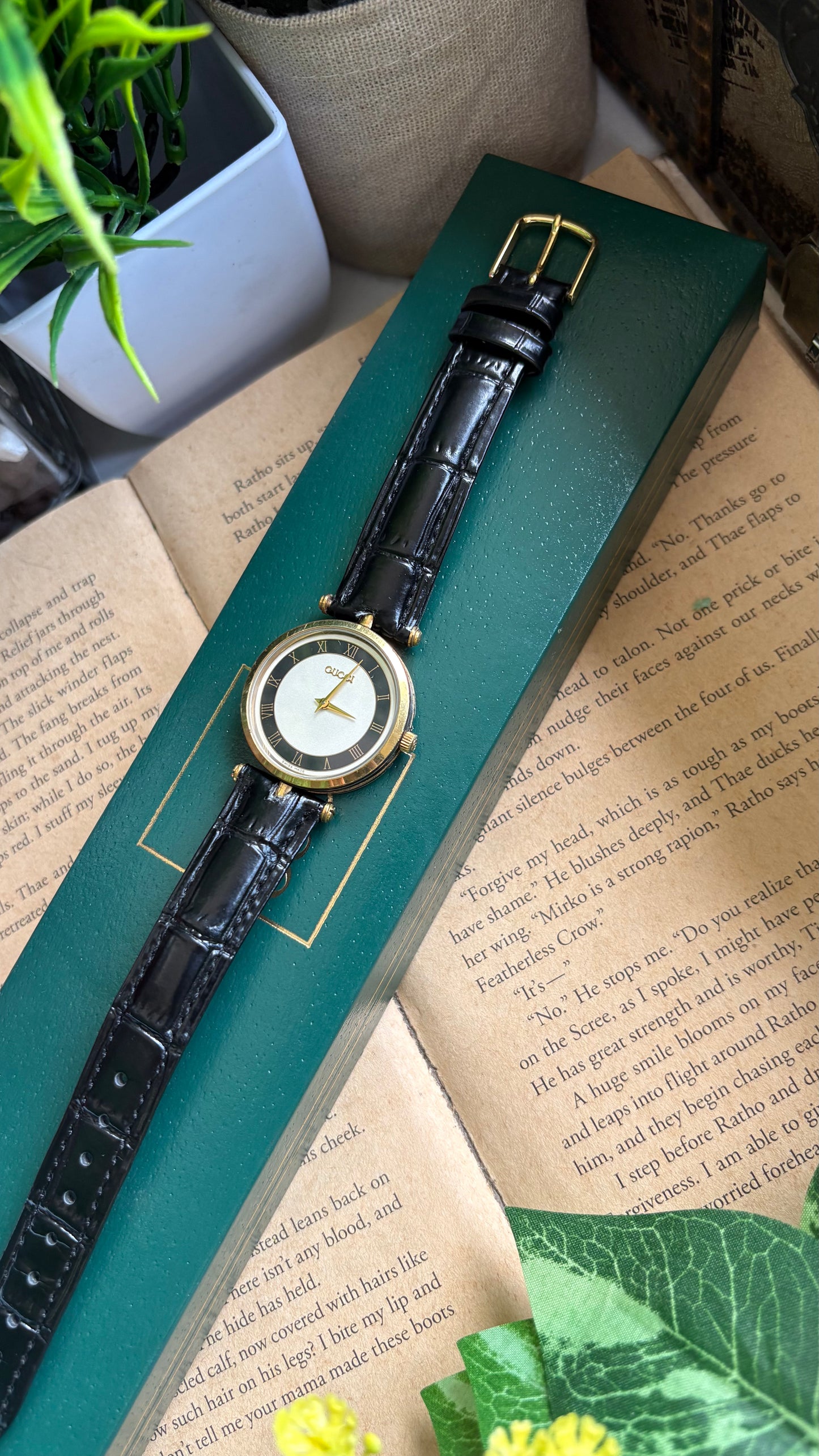 Vintage Gucci Watch in Black Leather Strap with Original Gucci Box