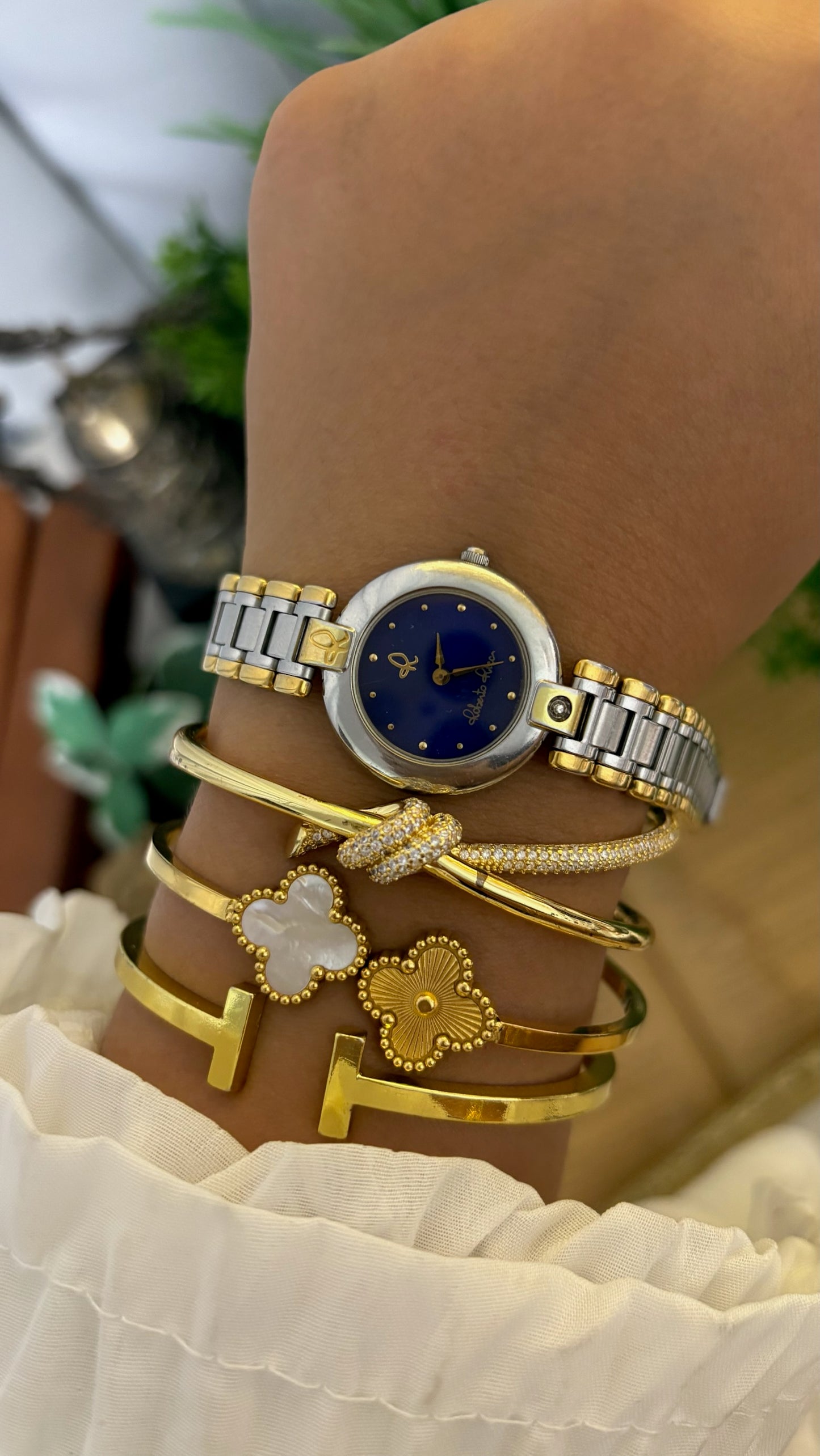 Vintage Roberto Midnight Blue Dial Dress Watch in Two-Tone Quartz