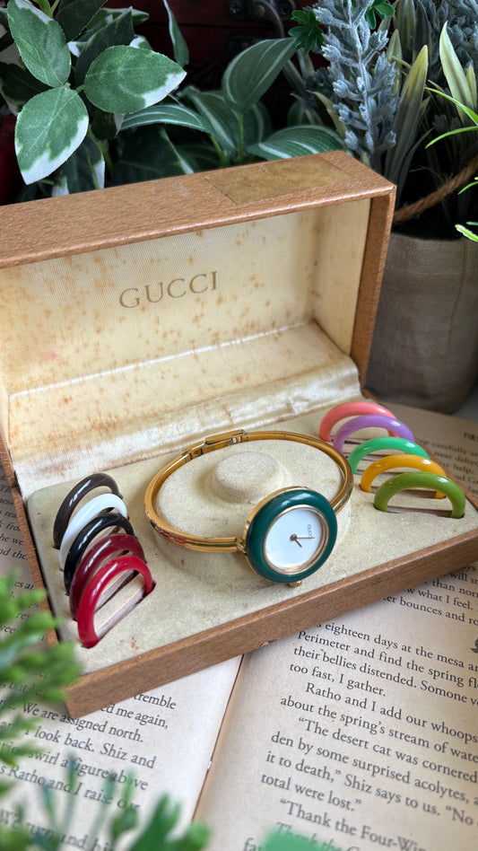 Vintage Gucci 1100L Interchangeable Bezel Set Bangle Watch in Gold Tone