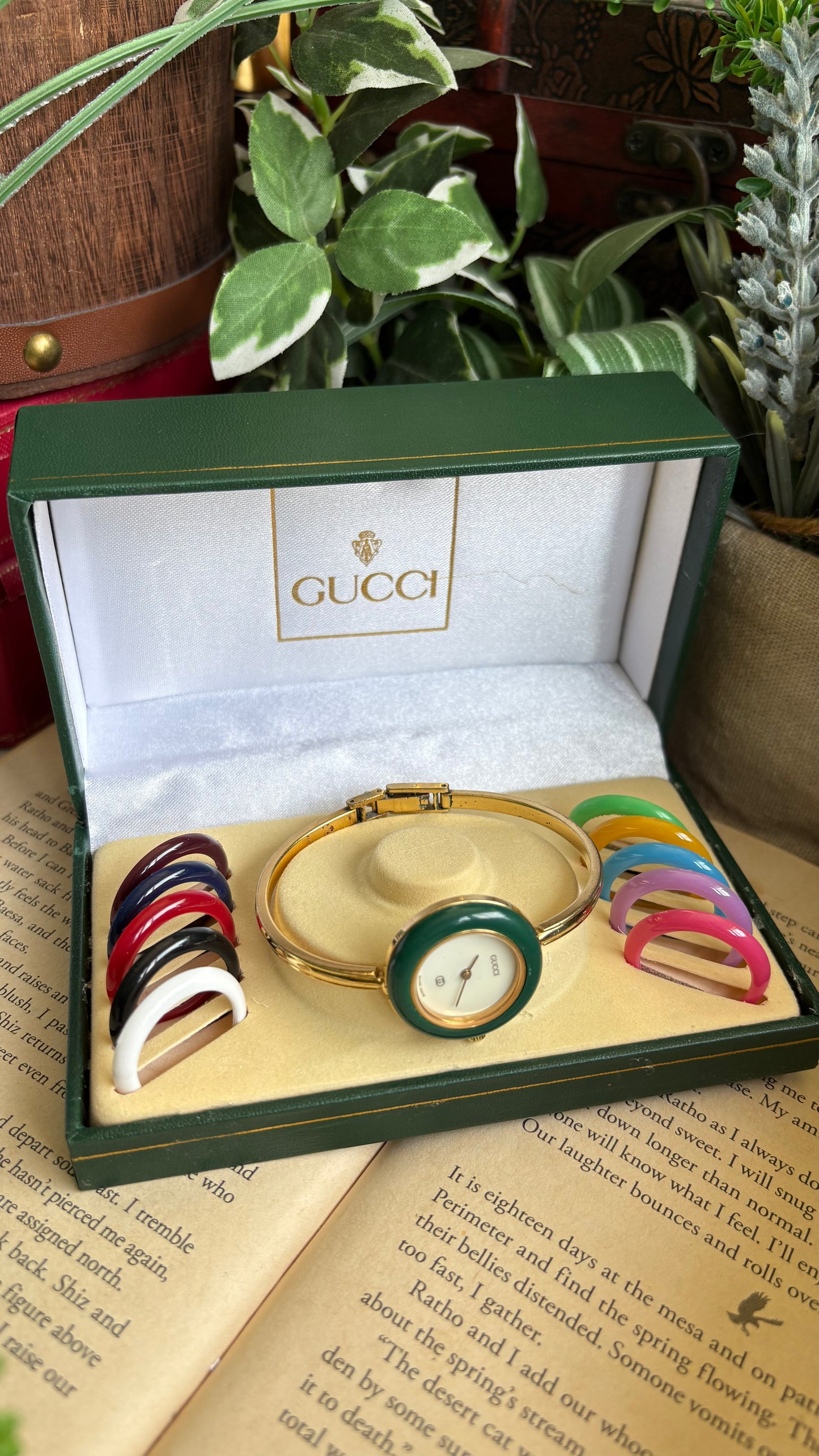 Vintage Gucci 1100L Interchangeable Bezel Set Bangle Watch in Gold Tone