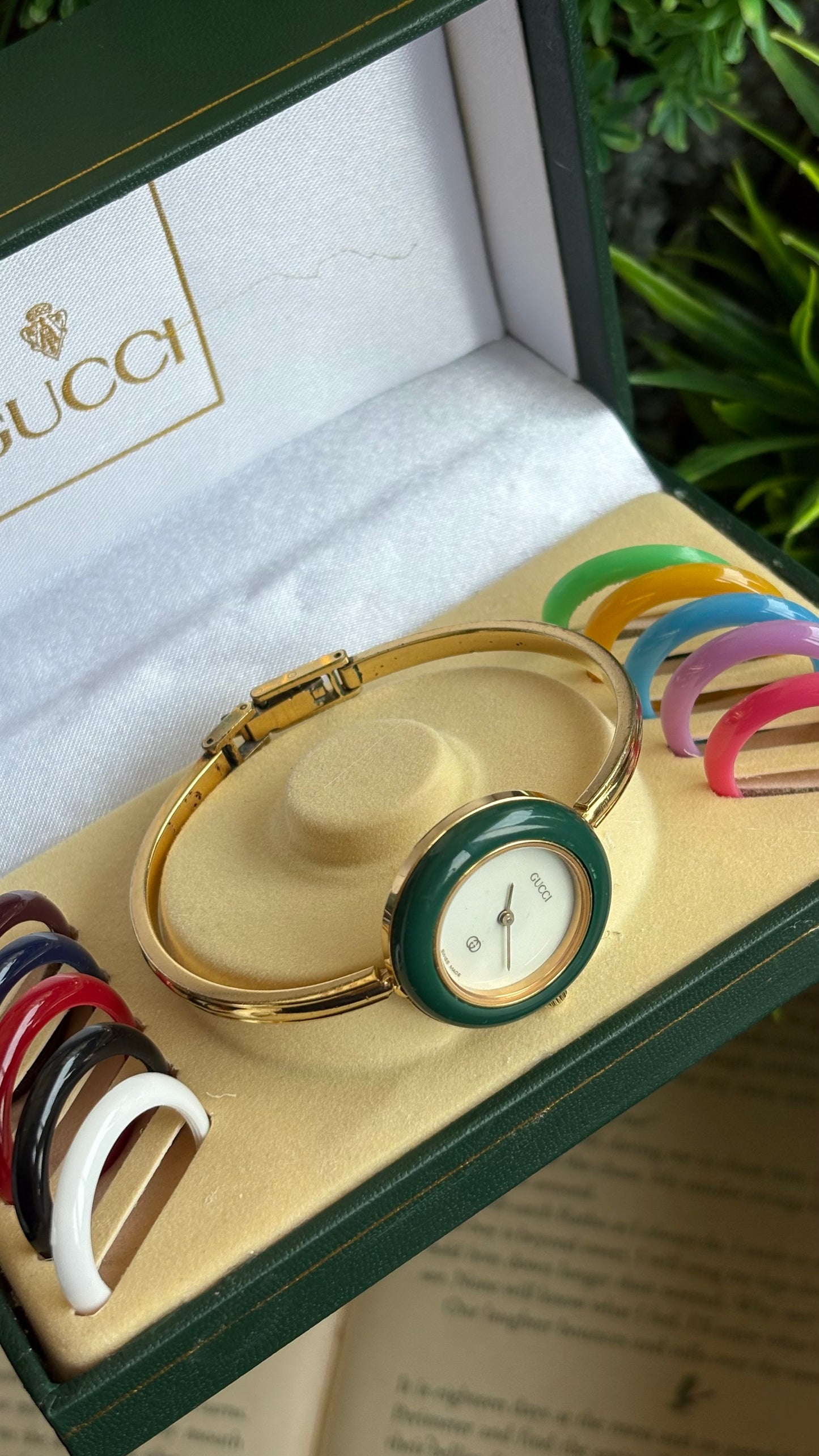 Vintage Gucci 1100L Interchangeable Bezel Set Bangle Watch in Gold Tone