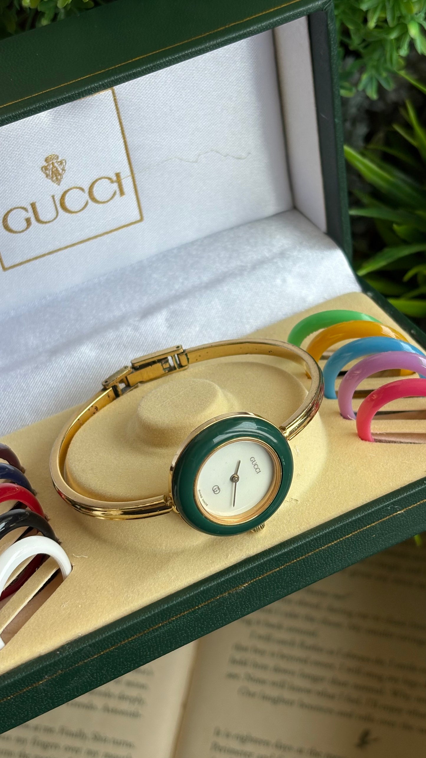 Vintage Gucci 1100L Interchangeable Bezel Set Bangle Watch in Gold Tone