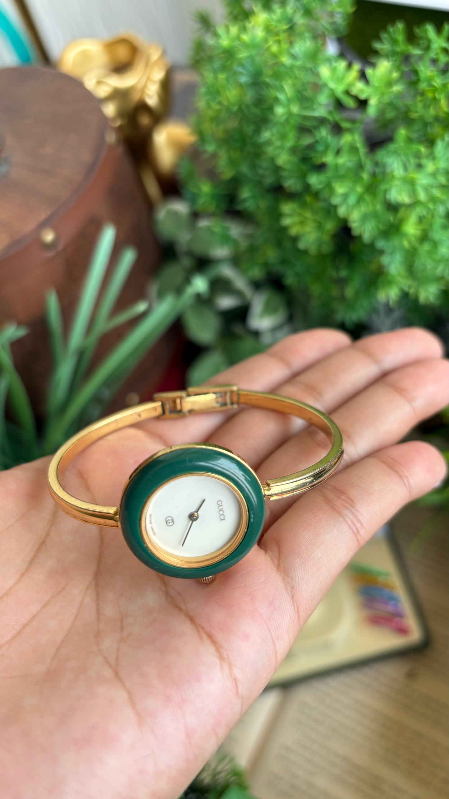 Vintage Gucci 1100L Interchangeable Bezel Set Bangle Watch in Gold Tone