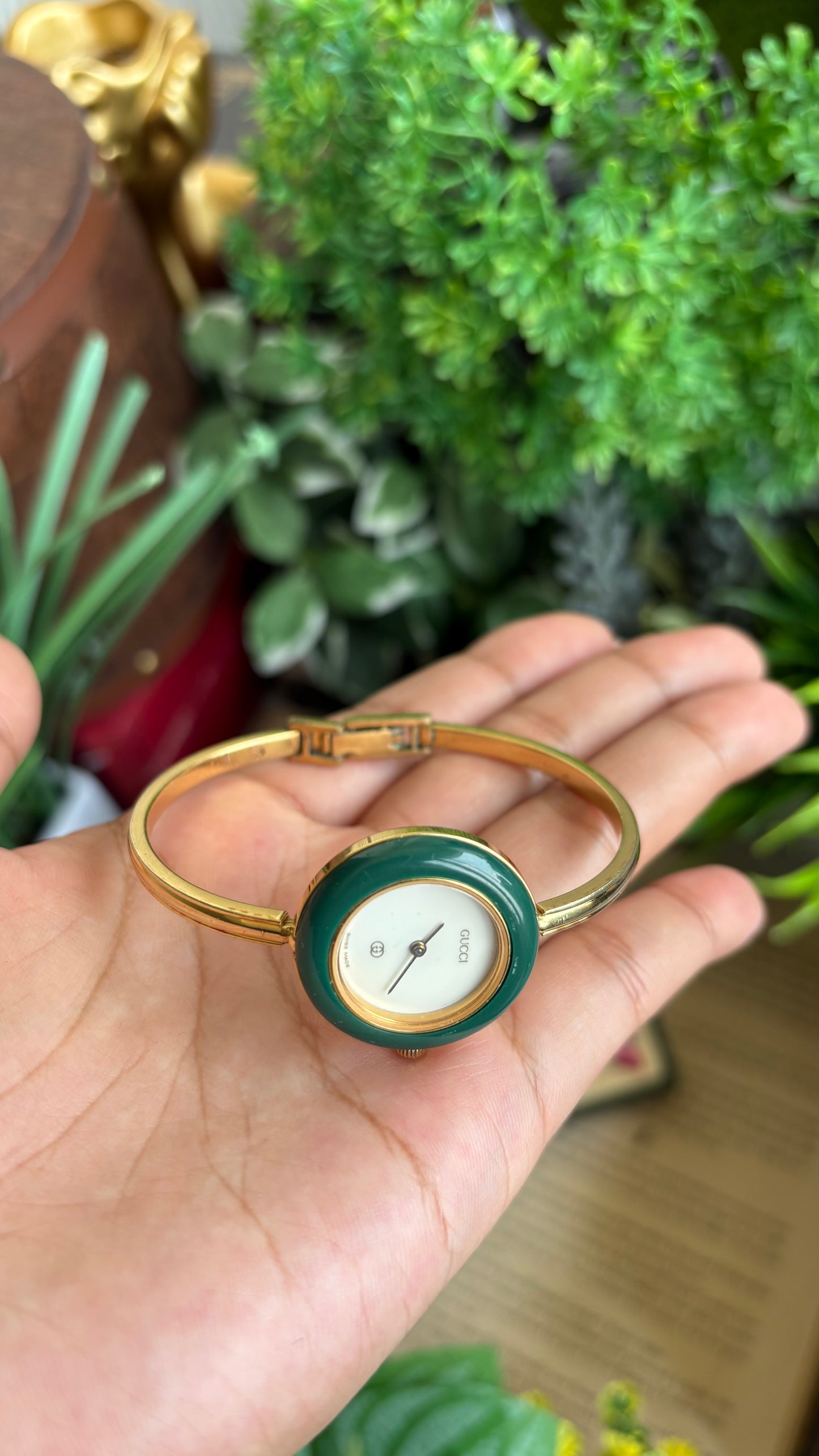 Vintage Gucci 1100L Interchangeable Bezel Set Bangle Watch in Gold Tone