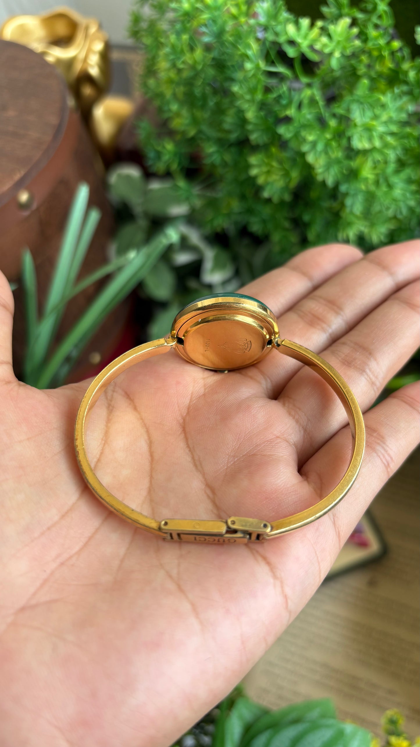 Vintage Gucci 1100L Interchangeable Bezel Set Bangle Watch in Gold Tone