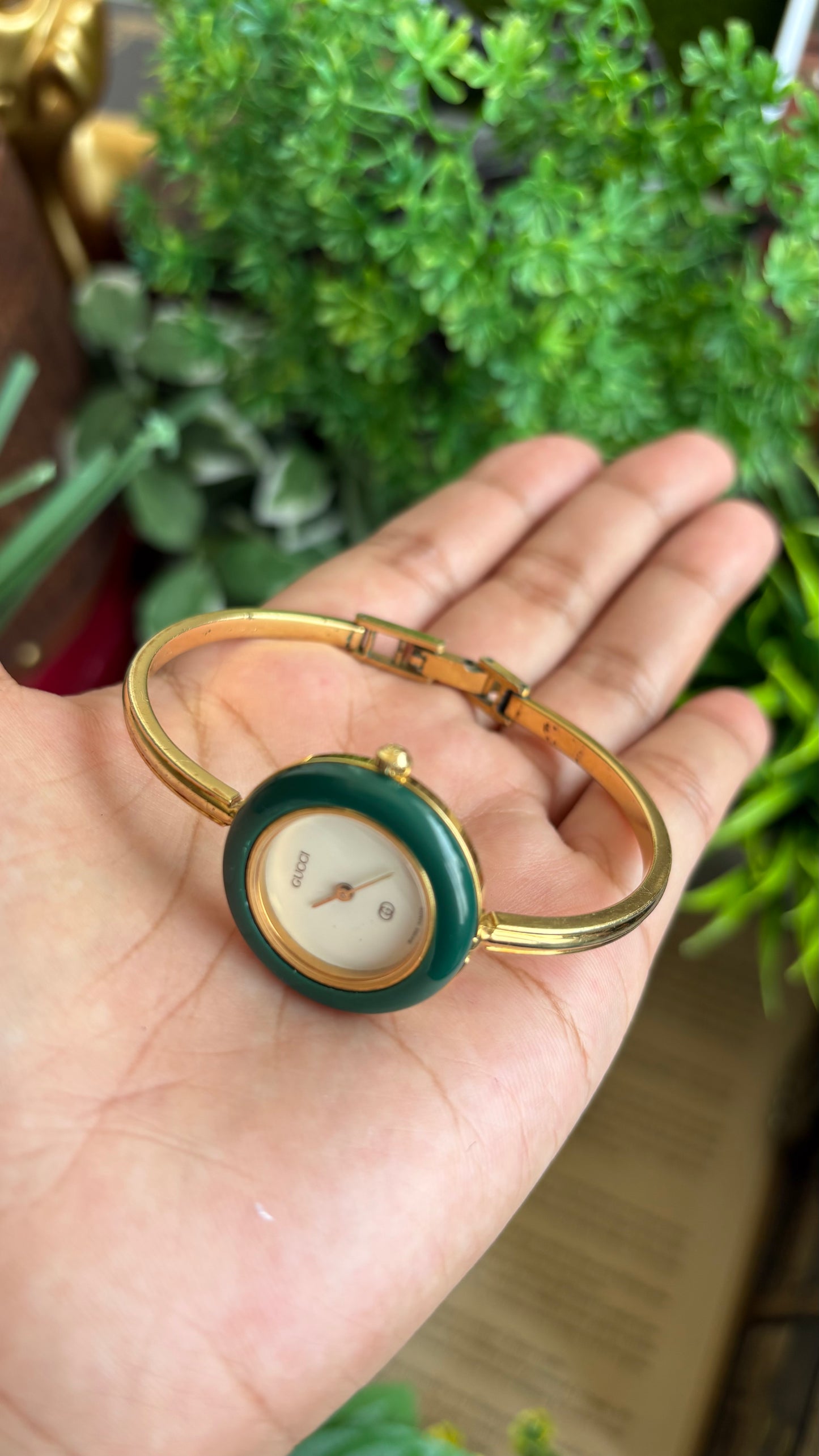Vintage Gucci 1100L Interchangeable Bezel Set Bangle Watch in Gold Tone