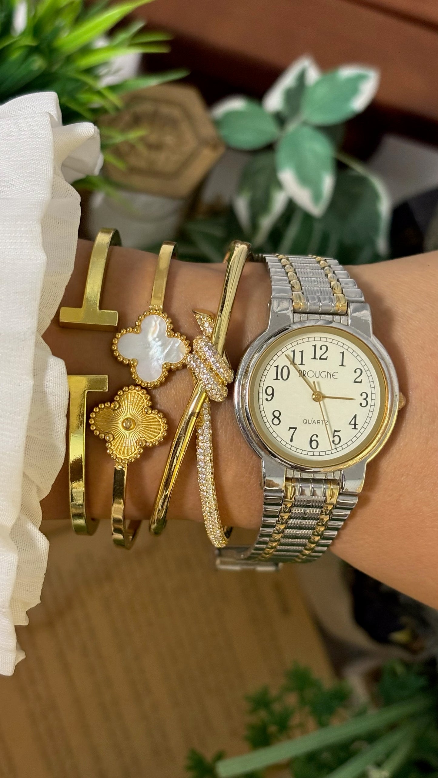 Vintage Brougne Light Champagne Dial Dress Watch in Two-Tone Quartz