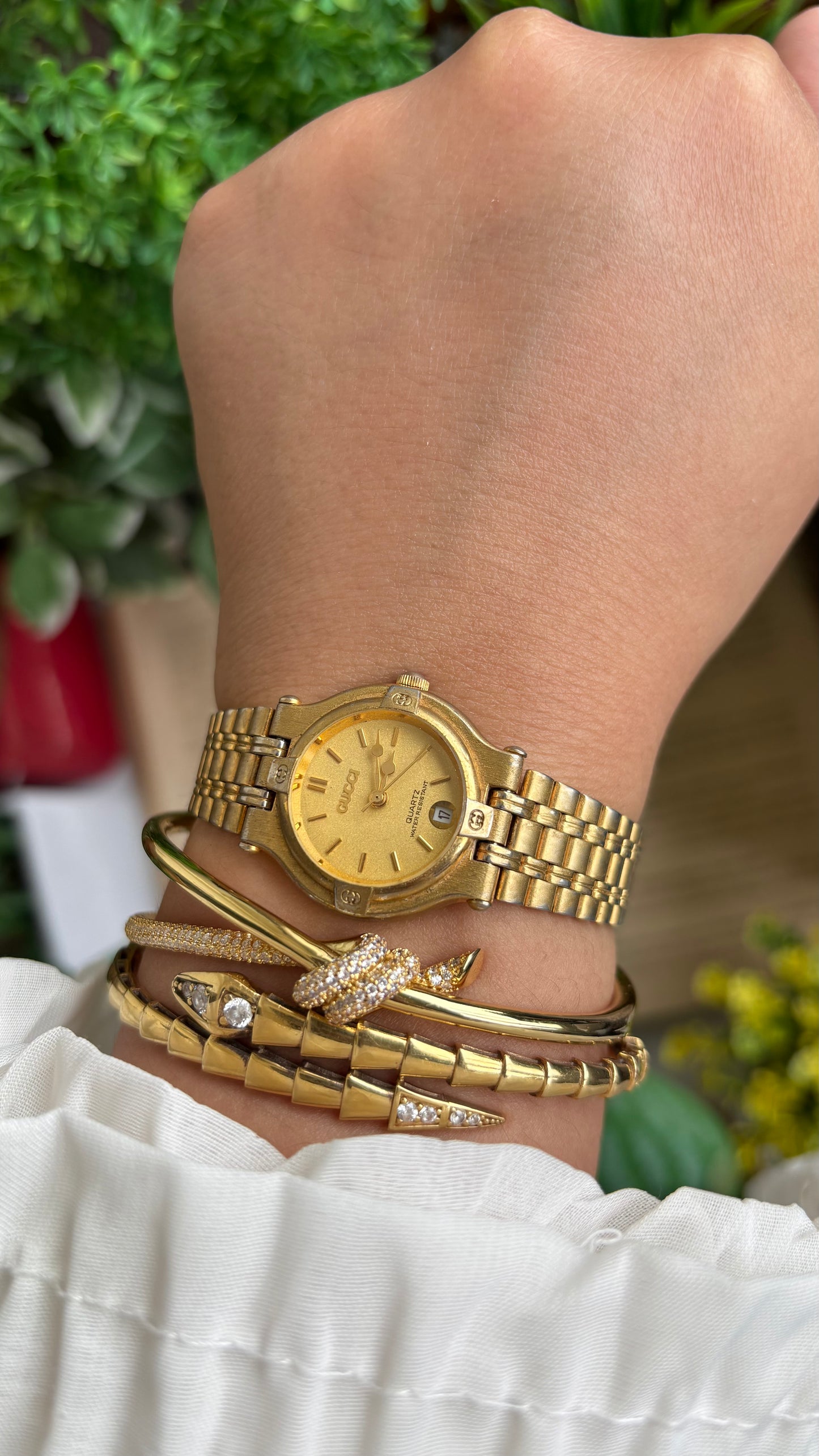 Vintage Gucci 9200L Swiss Watch in Gold Tone with Window Date