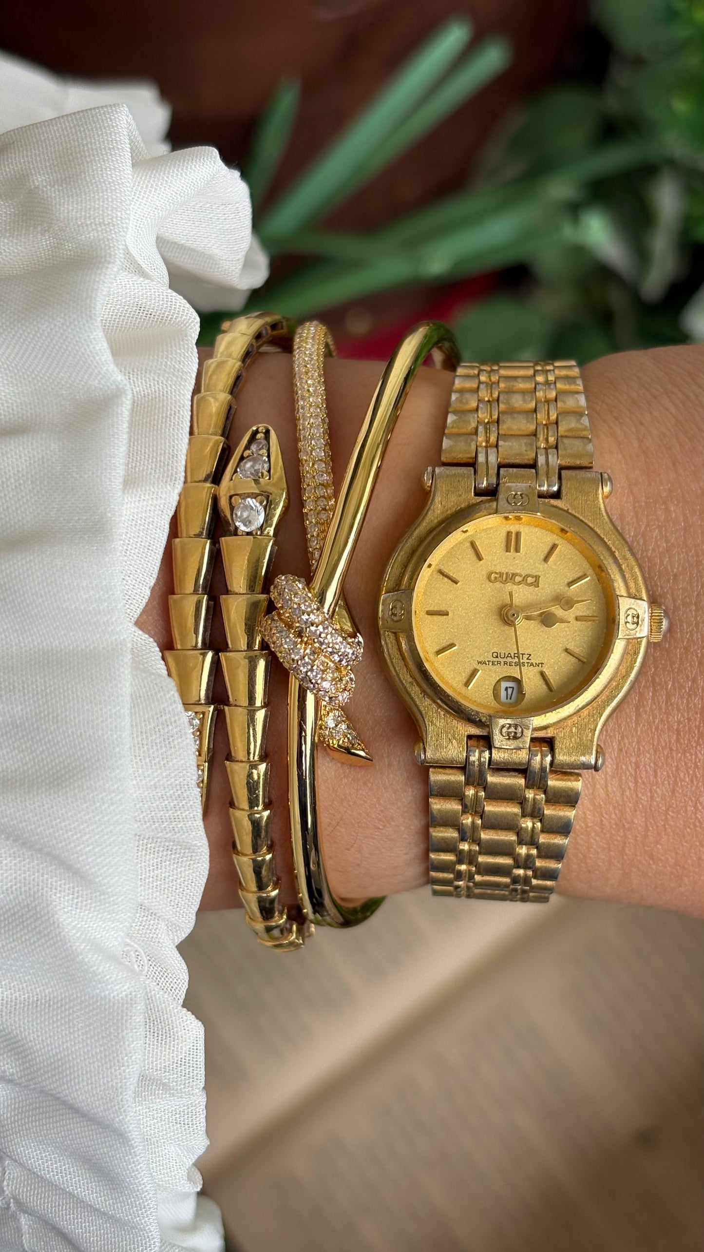 Vintage Gucci 9200L Swiss Watch in Gold Tone with Window Date