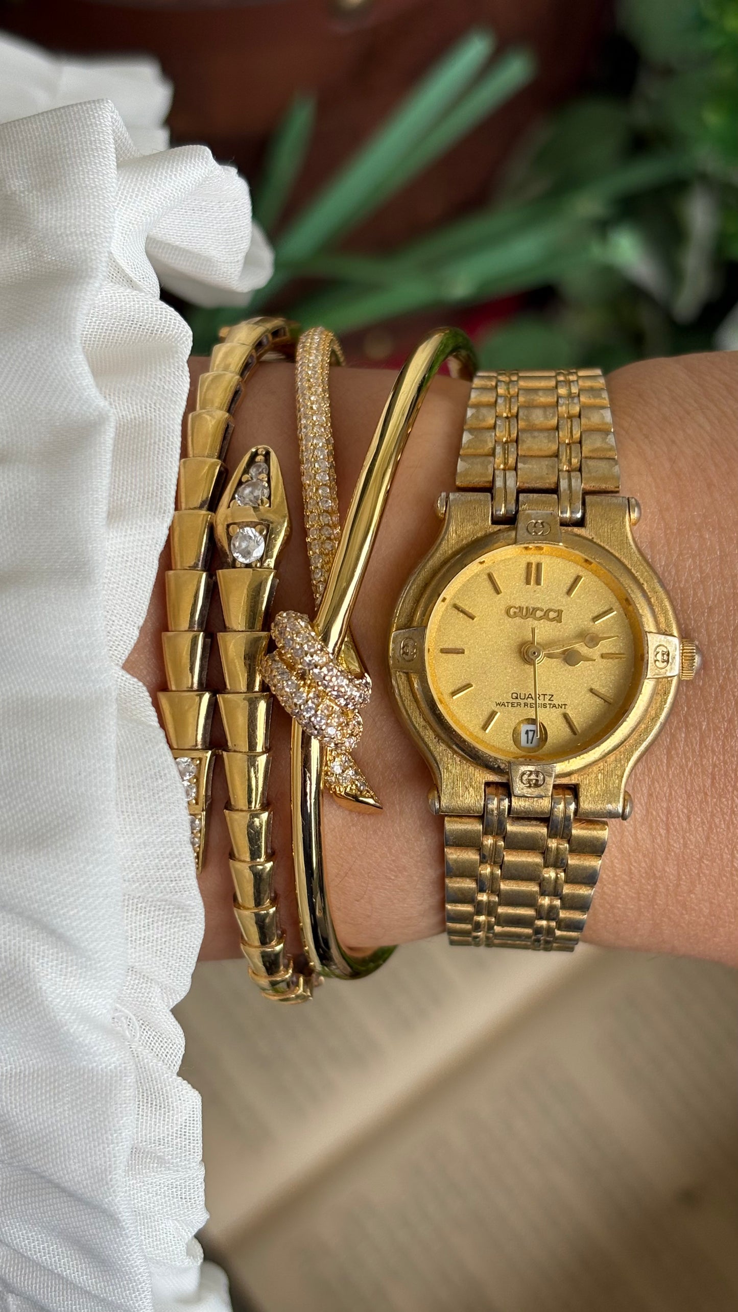Vintage Gucci 9200L Swiss Watch in Gold Tone with Window Date