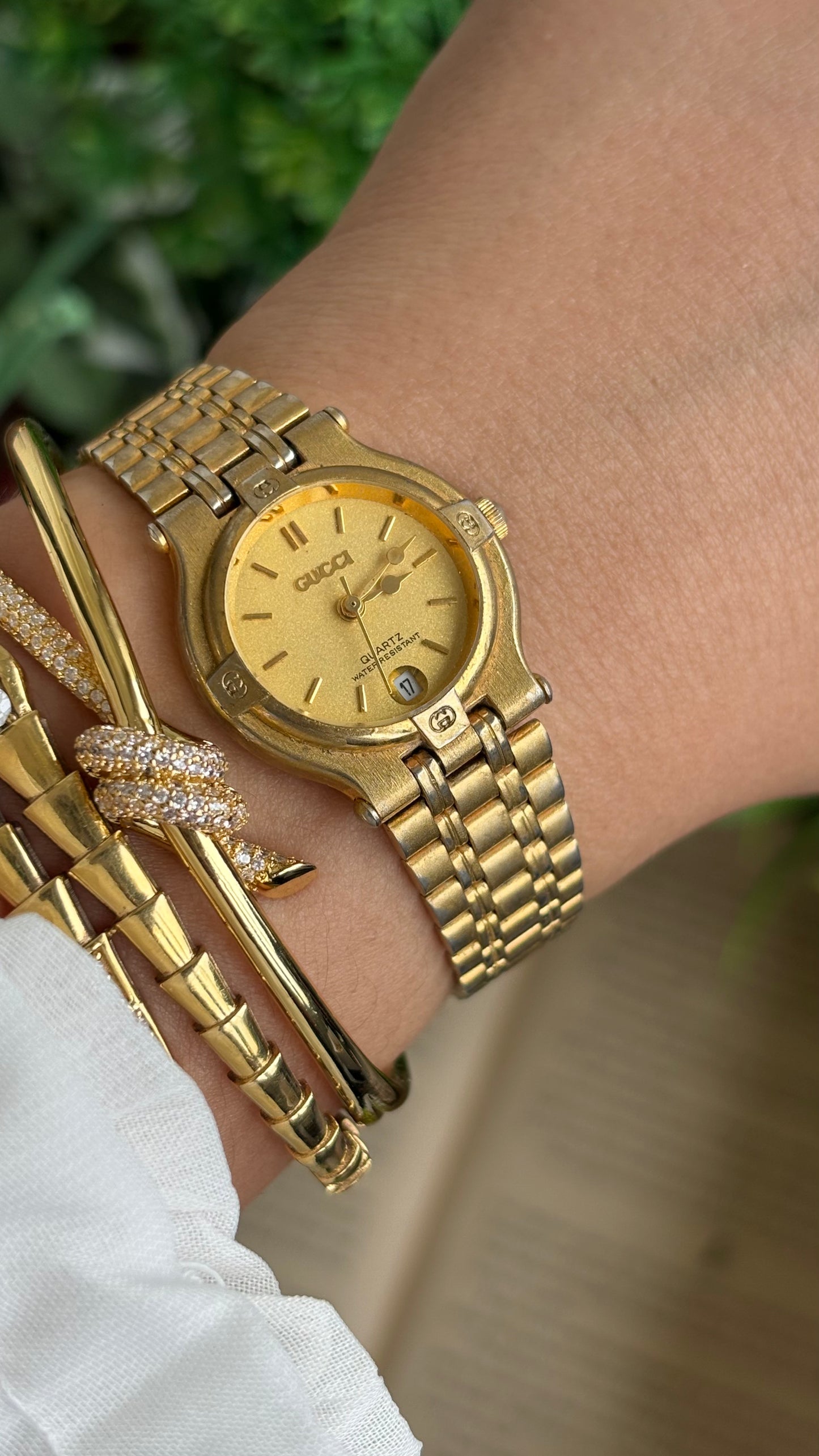Vintage Gucci 9200L Swiss Watch in Gold Tone with Window Date