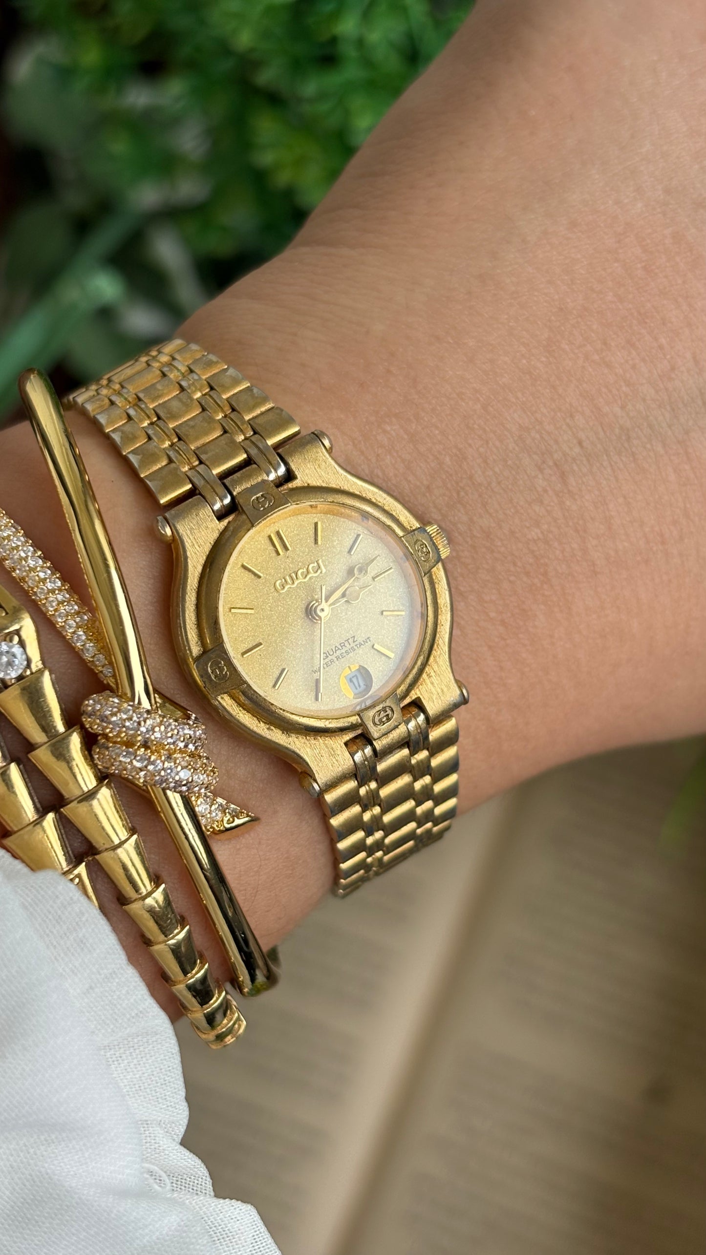 Vintage Gucci 9200L Swiss Watch in Gold Tone with Window Date