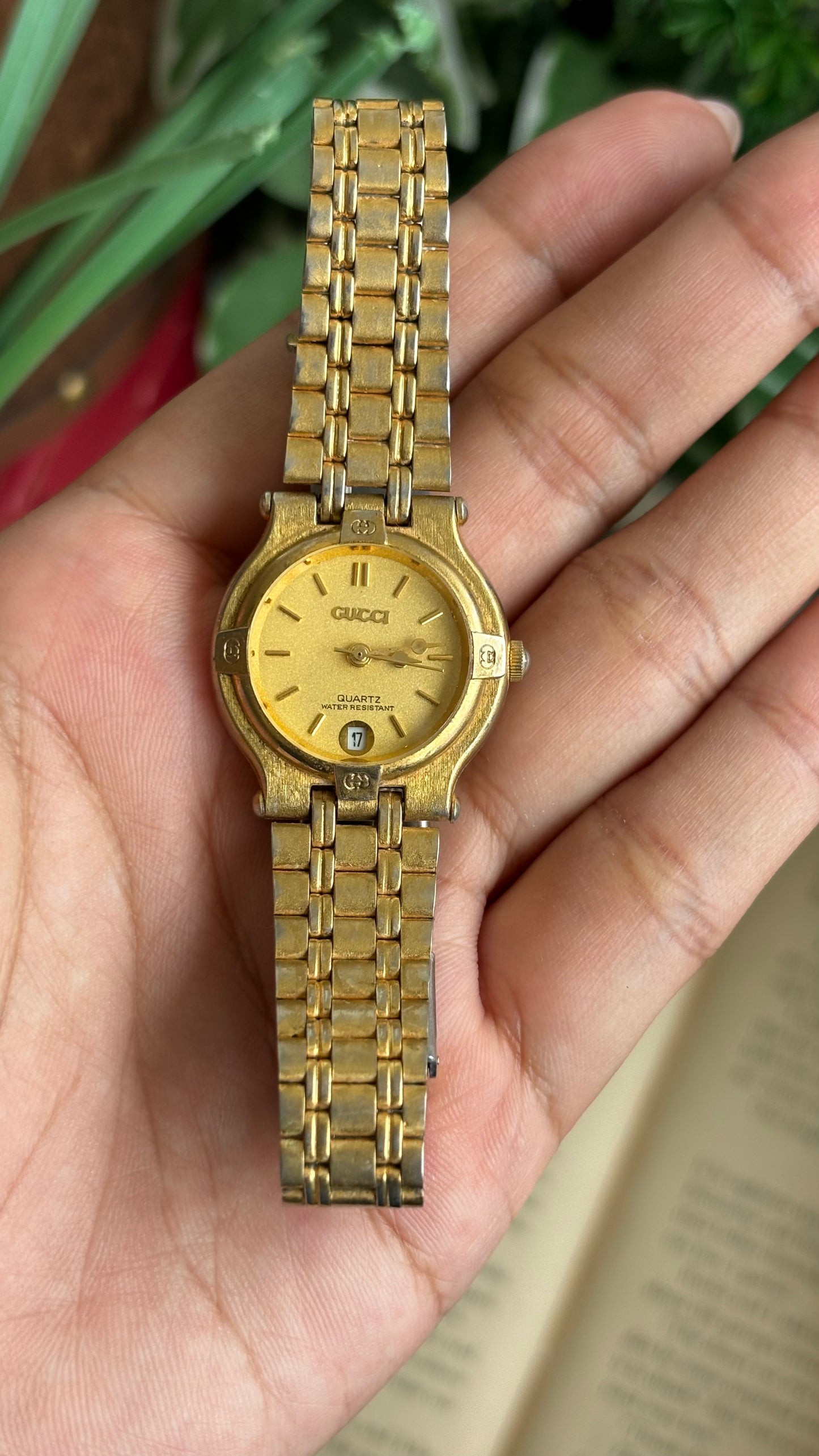 Vintage Gucci 9200L Swiss Watch in Gold Tone with Window Date