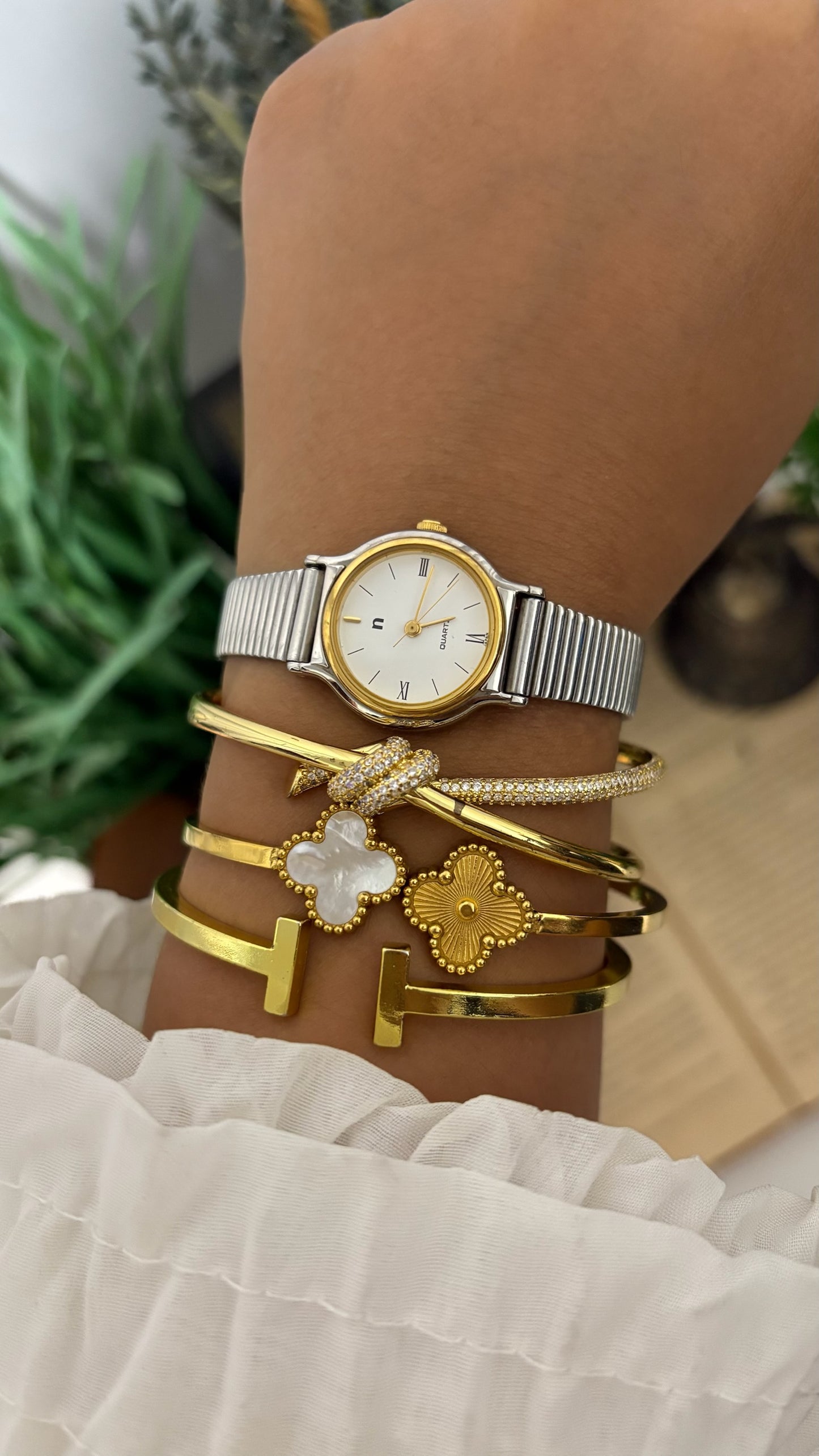 Vintage Noevir Round Classic Watch in Two -Tone Quartz