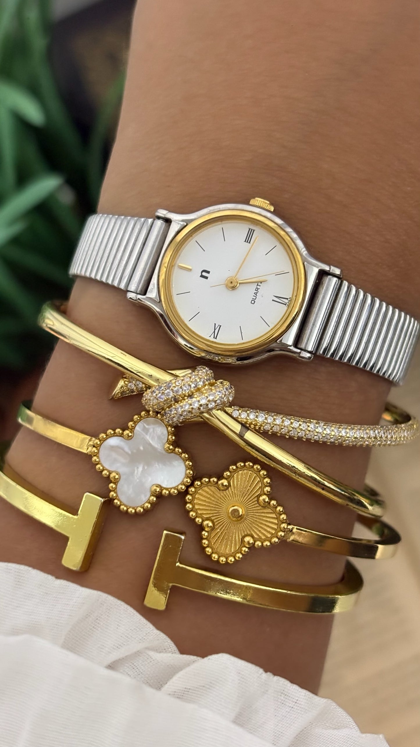 Vintage Noevir Round Classic Watch in Two -Tone Quartz