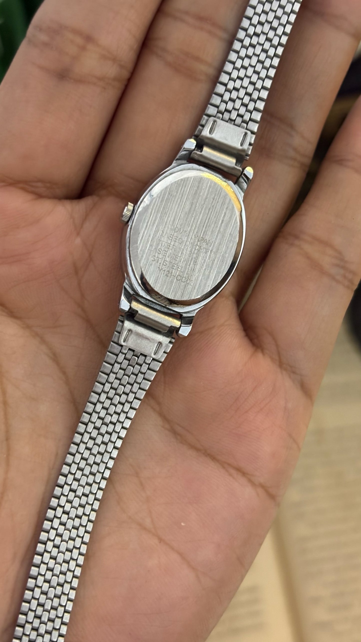 Vintage Current Oval Dial Classic Watch in Silver Tone Quartz