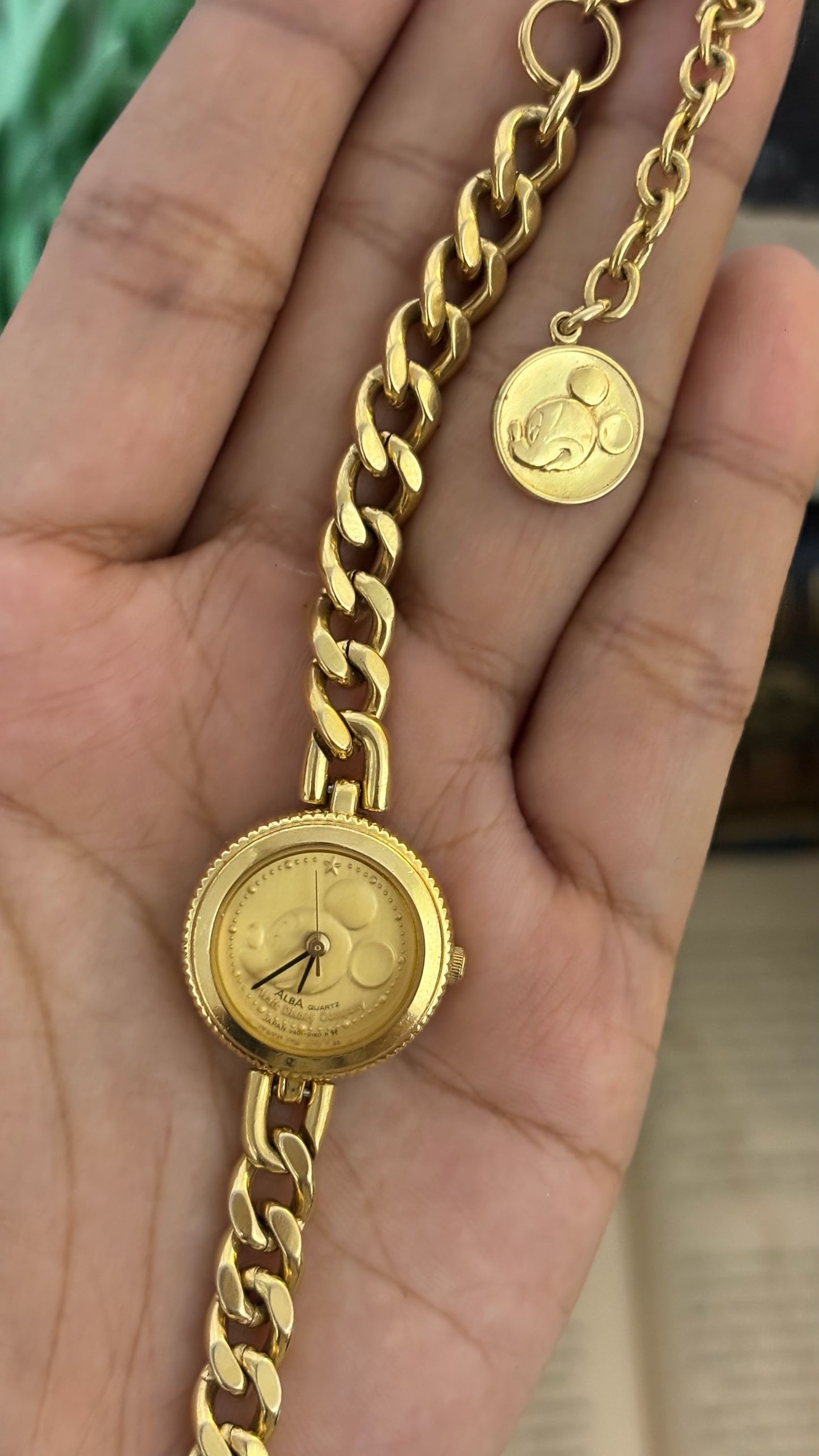 Vintage Alba Disney Mickey Mouse Round Watch with Curb Chain Bracelet in Gold Tone Quartz