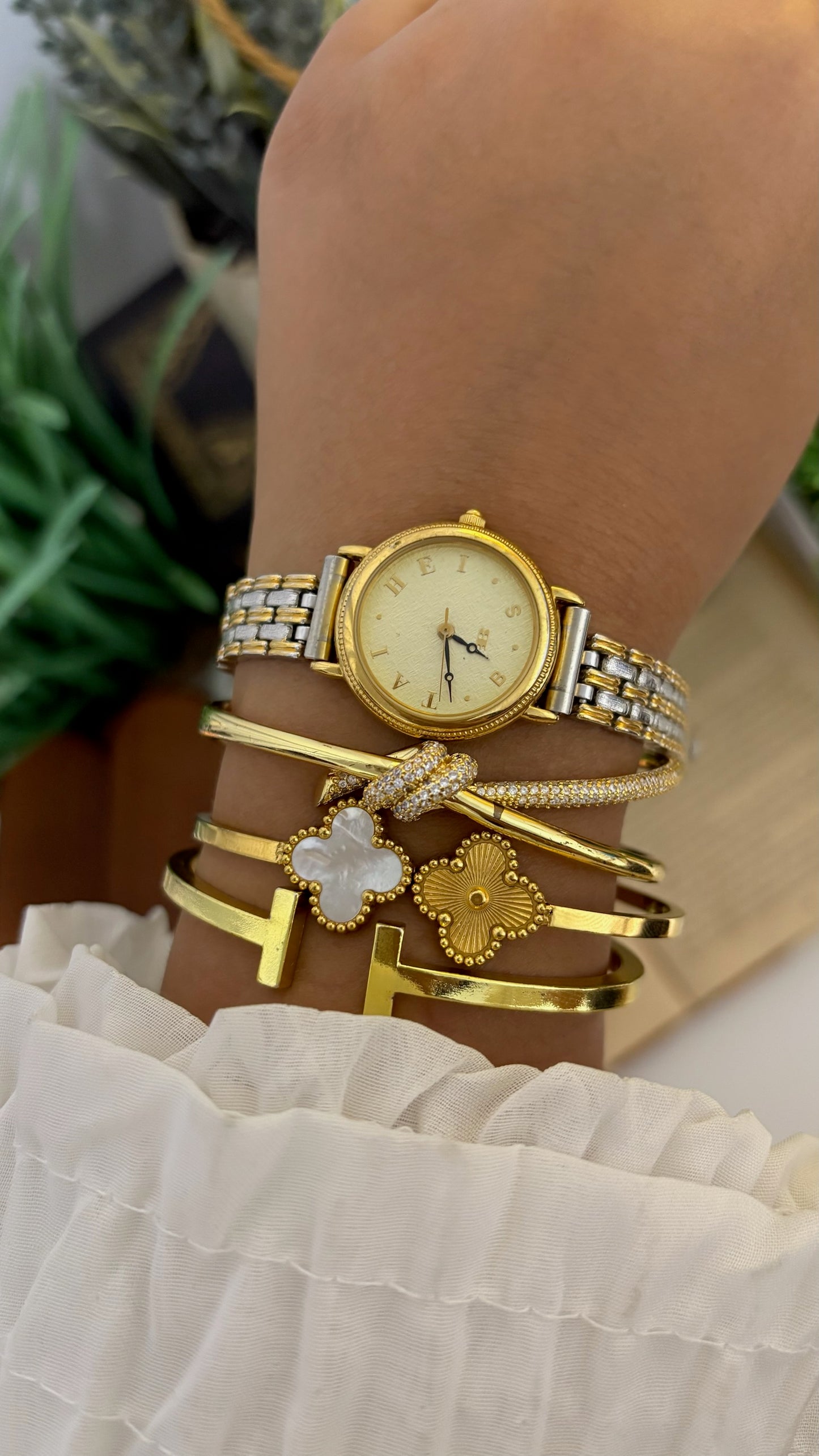 Vintage Taihei Round Classic Watch in Two-Tone Quartz