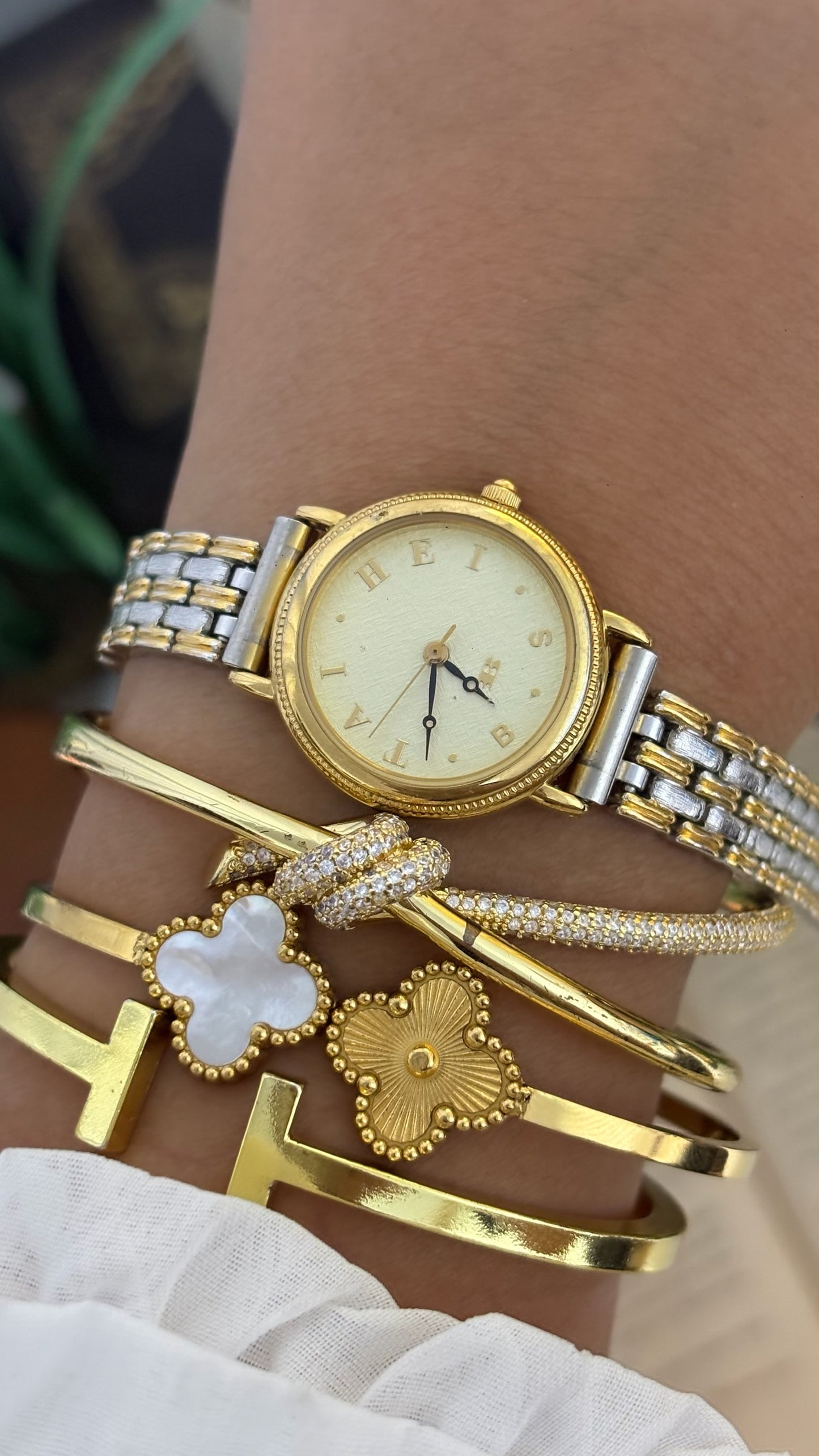 Vintage Taihei Round Classic Watch in Two-Tone Quartz