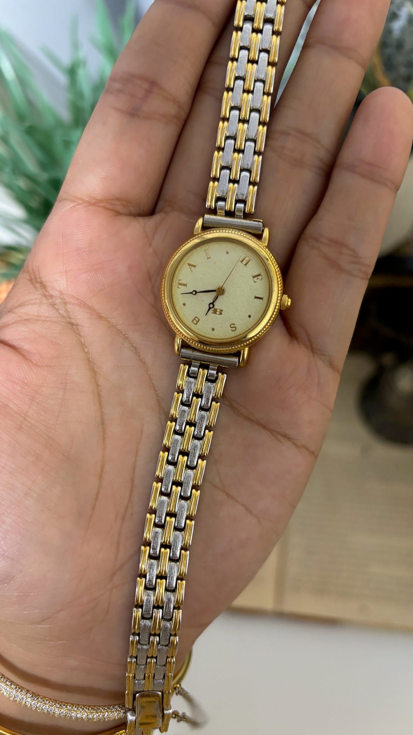 Vintage Taihei Round Classic Watch in Two-Tone Quartz