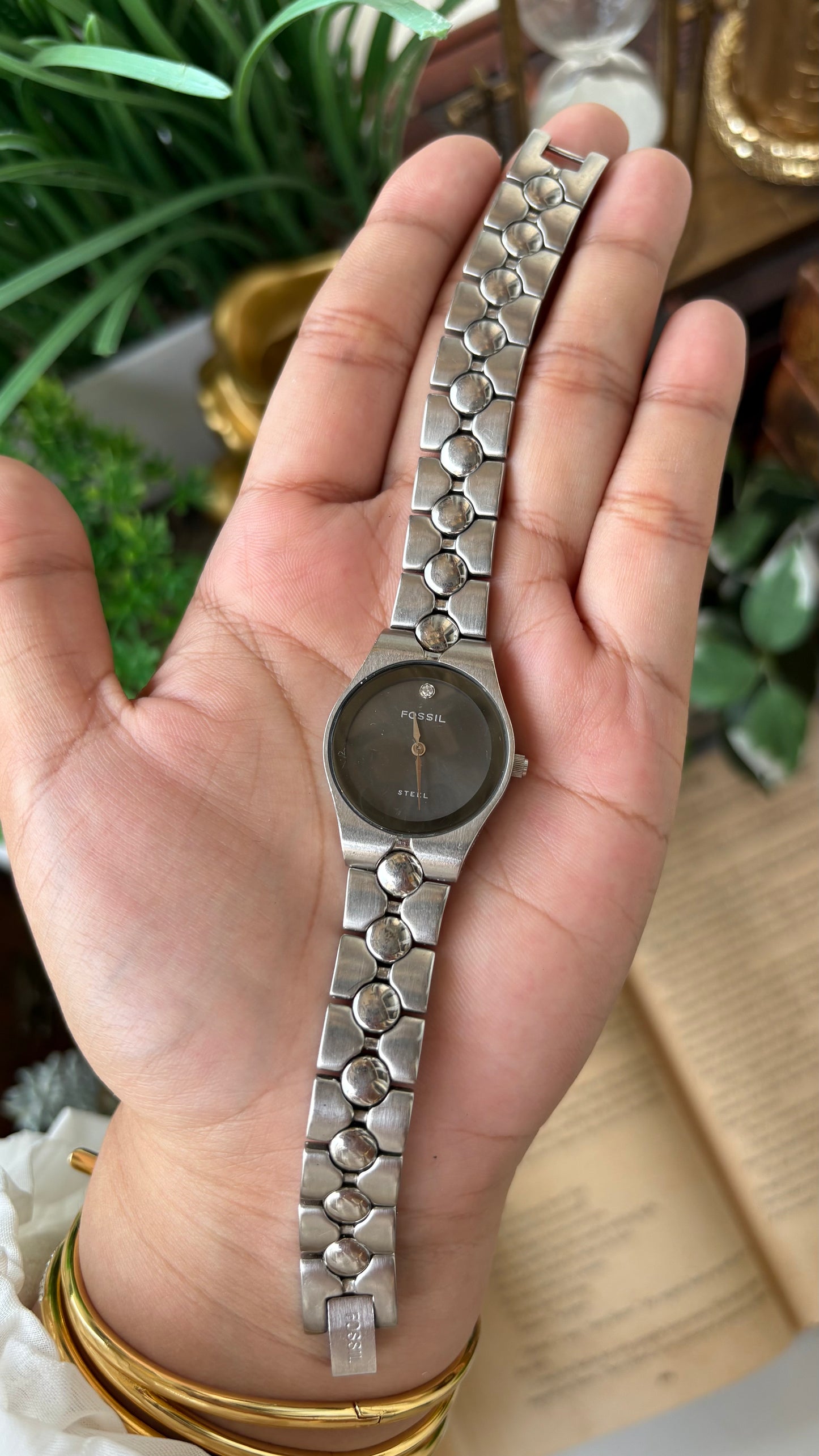 Vintage Fossil Steel Minimalist Watch in Silver Tone Diamond Silver Black Dial Quartz