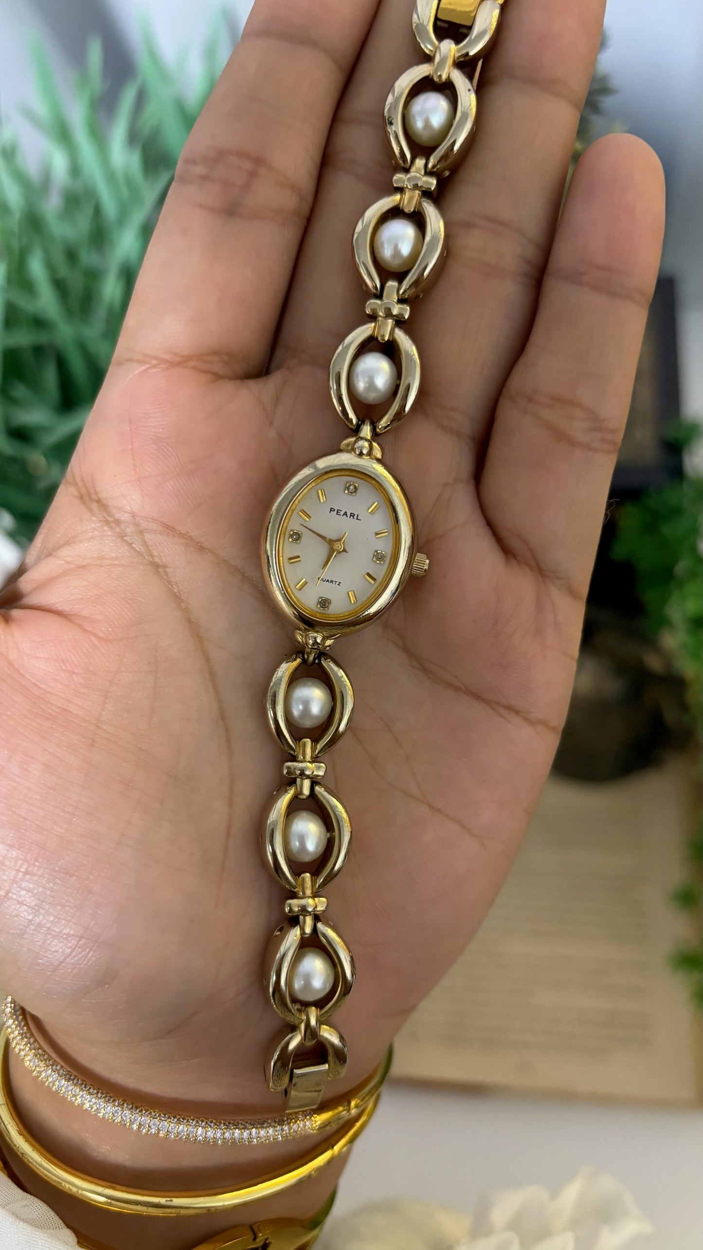 Vintage Pearl Oval Watch with Inset Pearl Faux-Link Bracelet in Gold Tone Quartz
