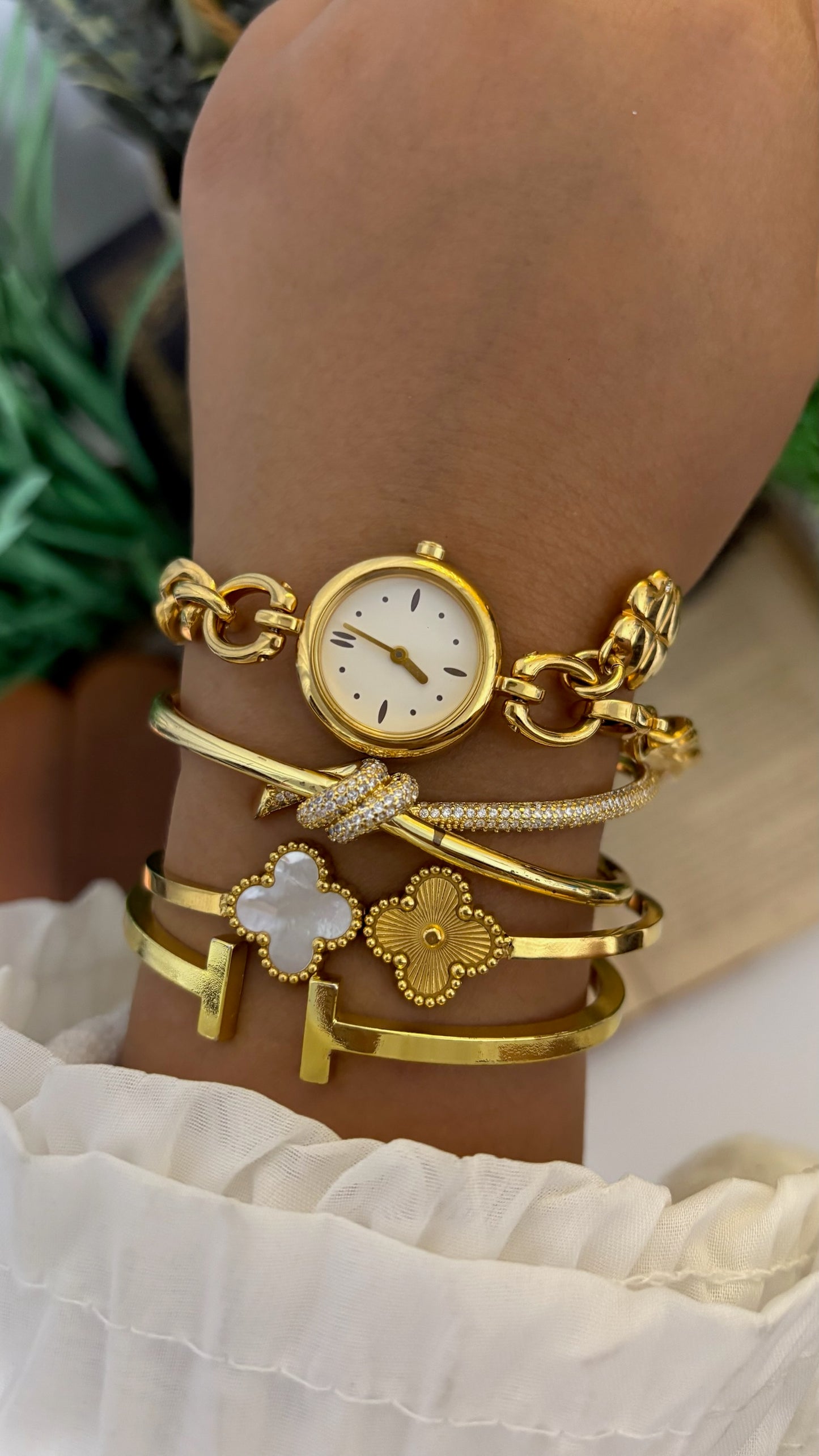 Vintage Noevir Round Minimalist Watch with Curb Chain and Clover Charm Bracelet in Gold Tone Quartz