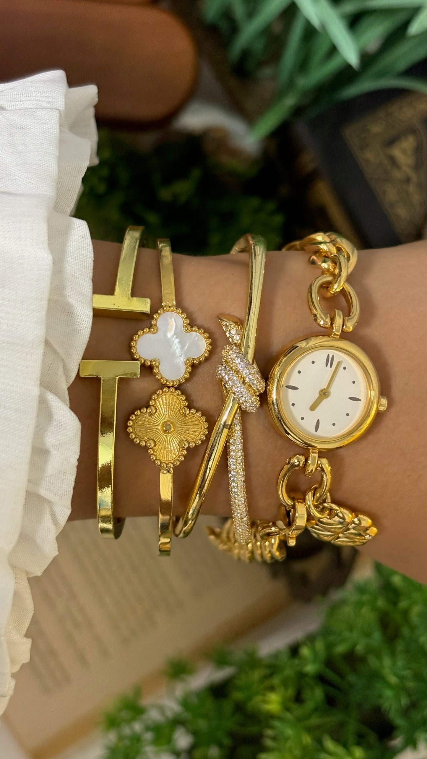 Vintage Noevir Round Minimalist Watch with Curb Chain and Clover Charm Bracelet in Gold Tone Quartz