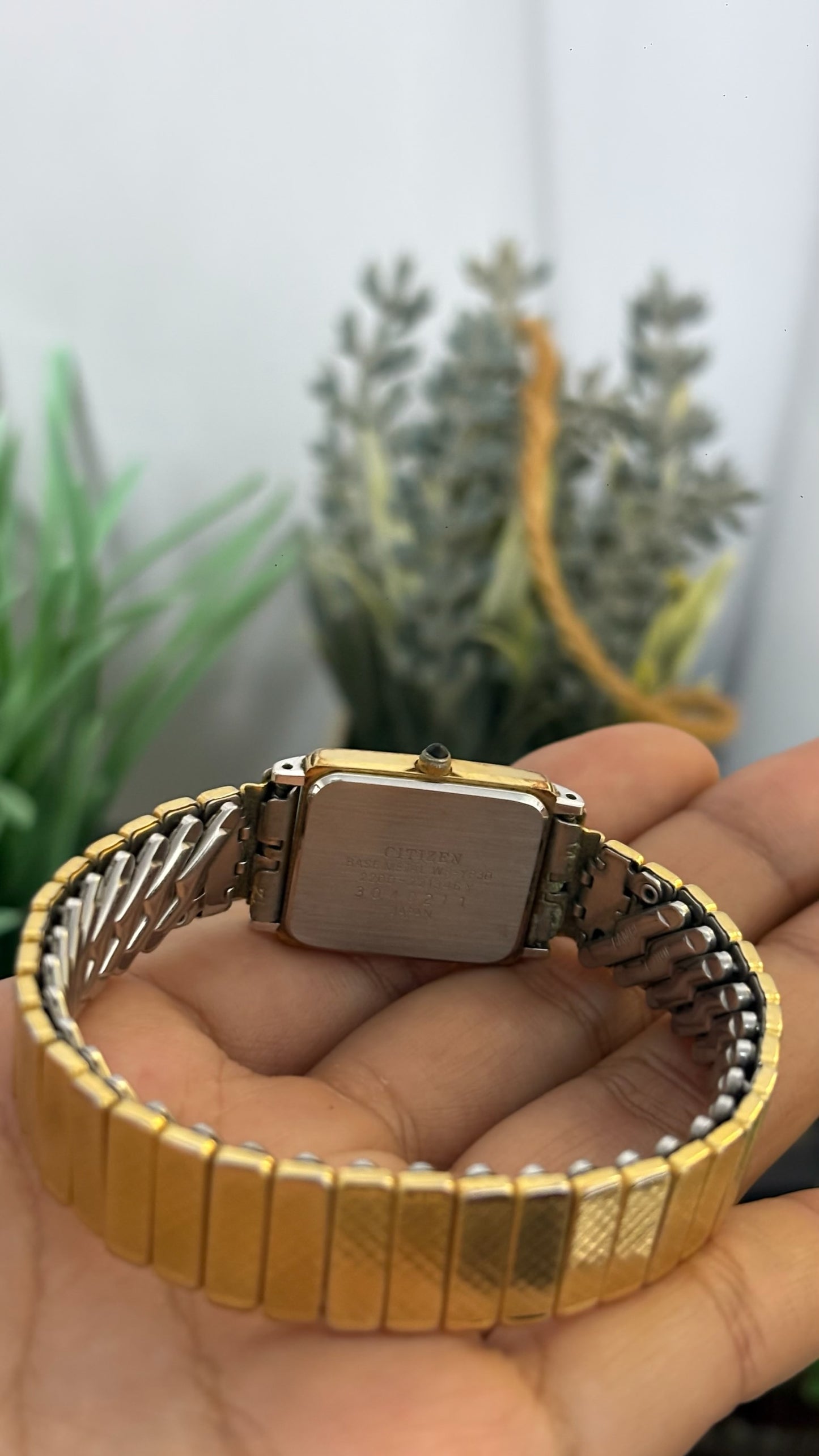 Vintage Citizen Exceed Tank Watch with Textured Expansion Band in Gold Tone Quartz