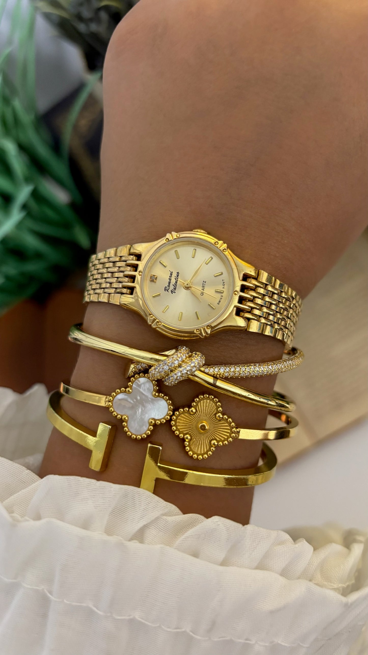 Vintage Romarni Valentino Round Watch with Multi-Link Bracelet in Gold Tone Quartz