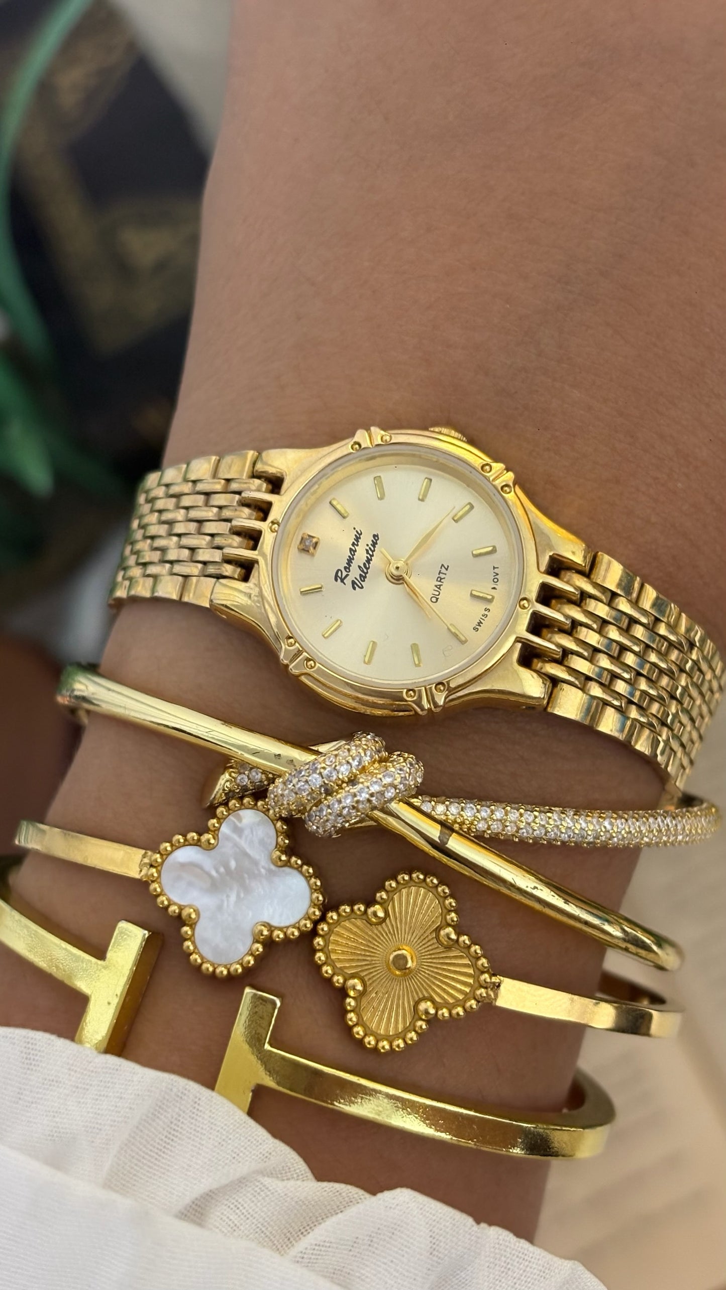 Vintage Romarni Valentino Round Watch with Multi-Link Bracelet in Gold Tone Quartz