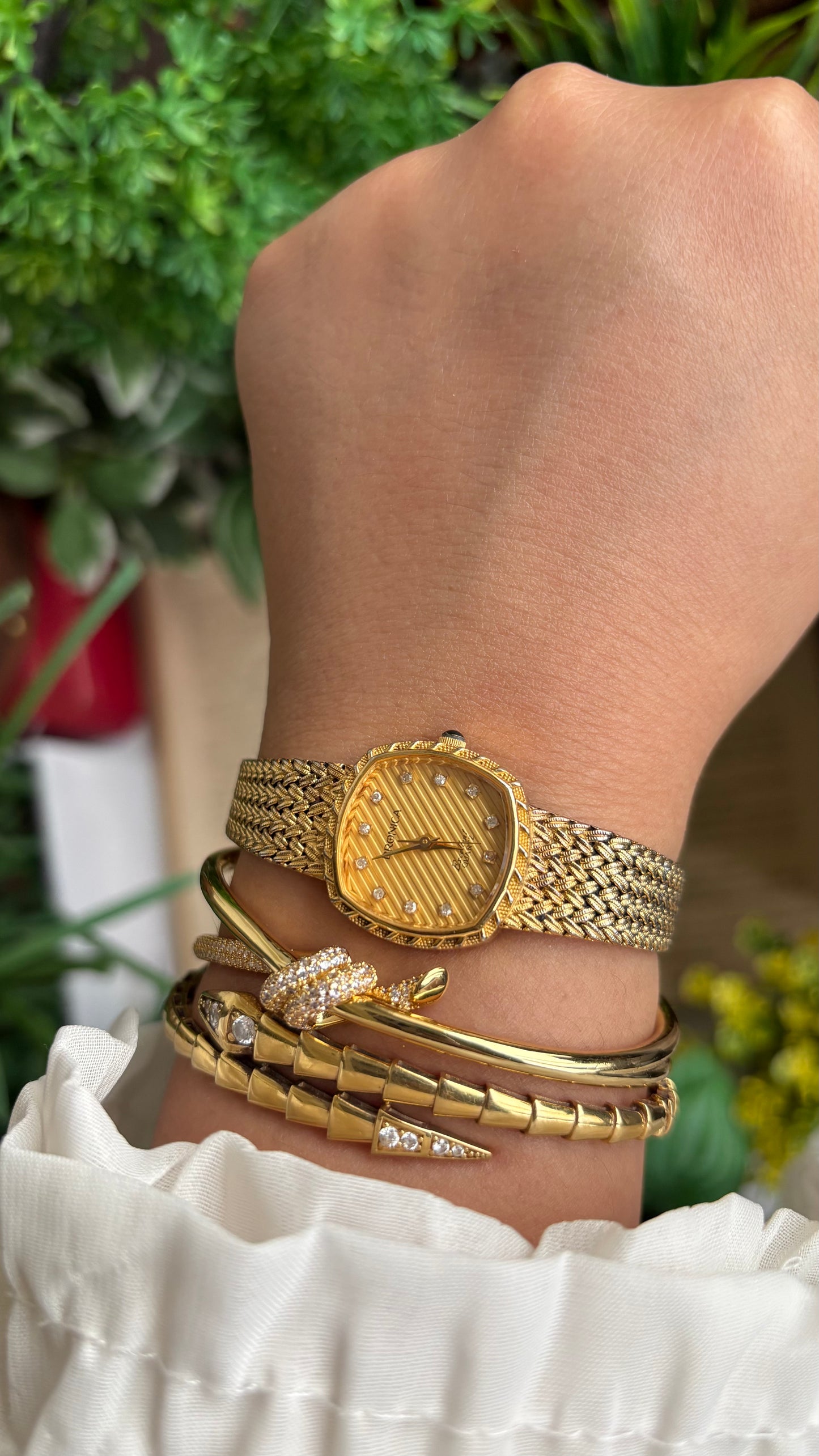 Vintage Bronica Excellent Watch in Gold Tone
