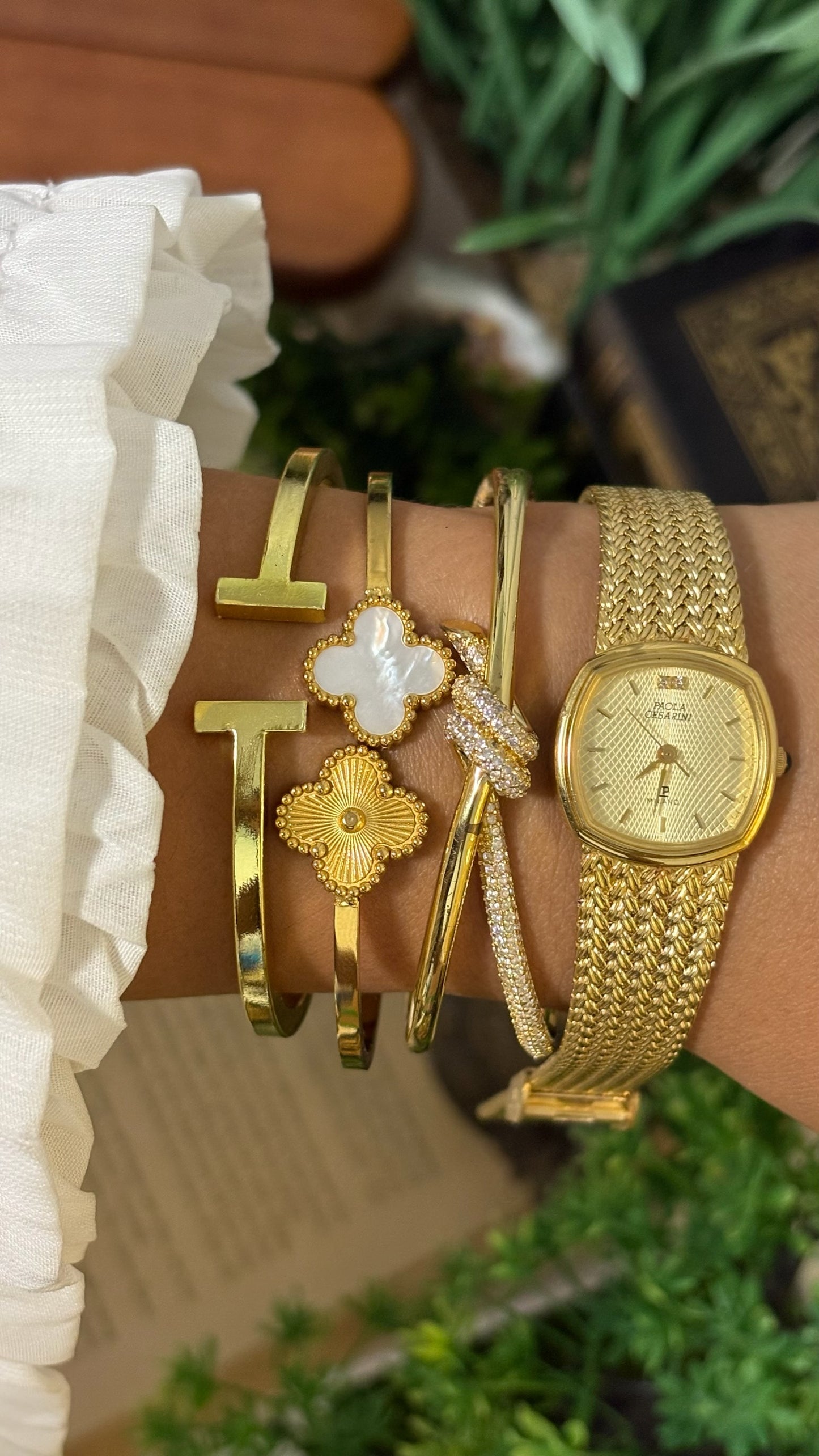 Vintage Paola Cesarini Milano Cushion Watch with Woven Mesh Strap in Gold Tone Quartz