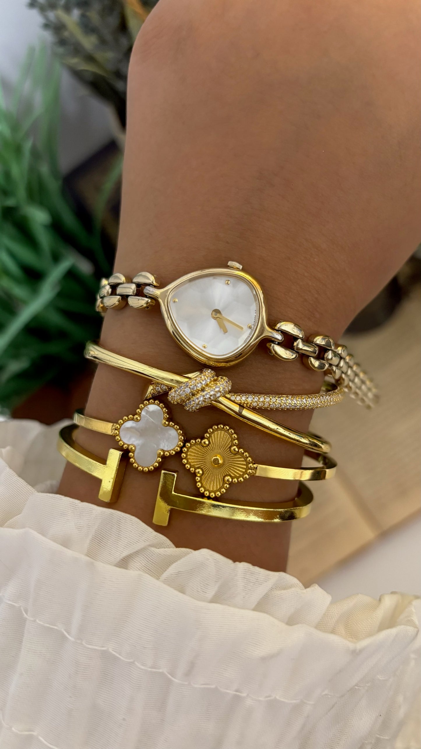 Vintage Pola Teardrop Faceted Crystal Watch with Open Oval Links in Gold Tone Quartz