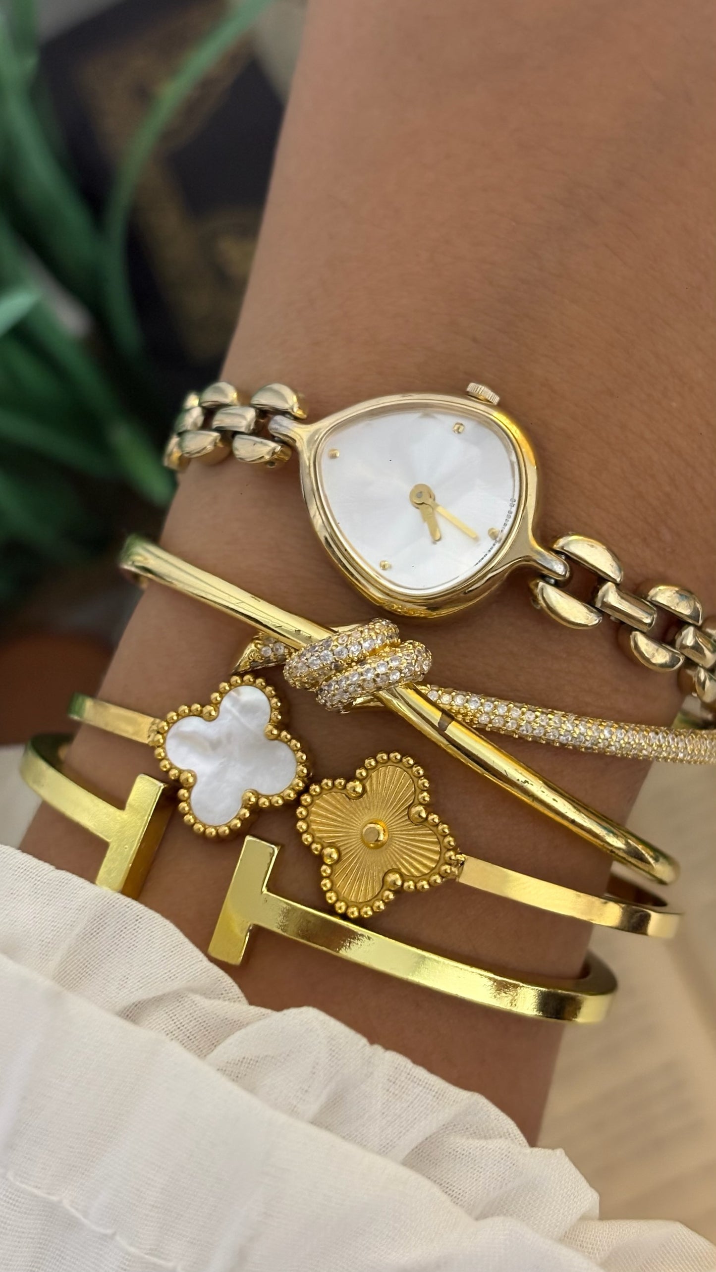Vintage Pola Teardrop Faceted Crystal Watch with Open Oval Links in Gold Tone Quartz