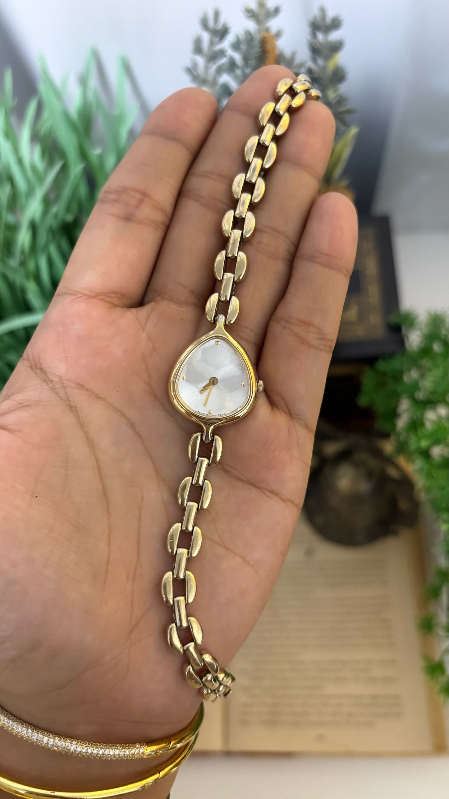 Vintage Pola Teardrop Faceted Crystal Watch with Open Oval Links in Gold Tone Quartz